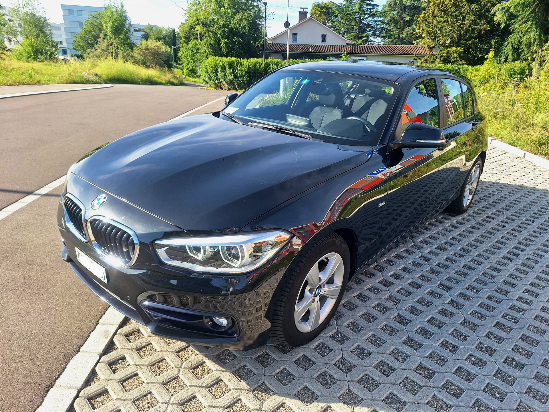 BMW 118i-image-0