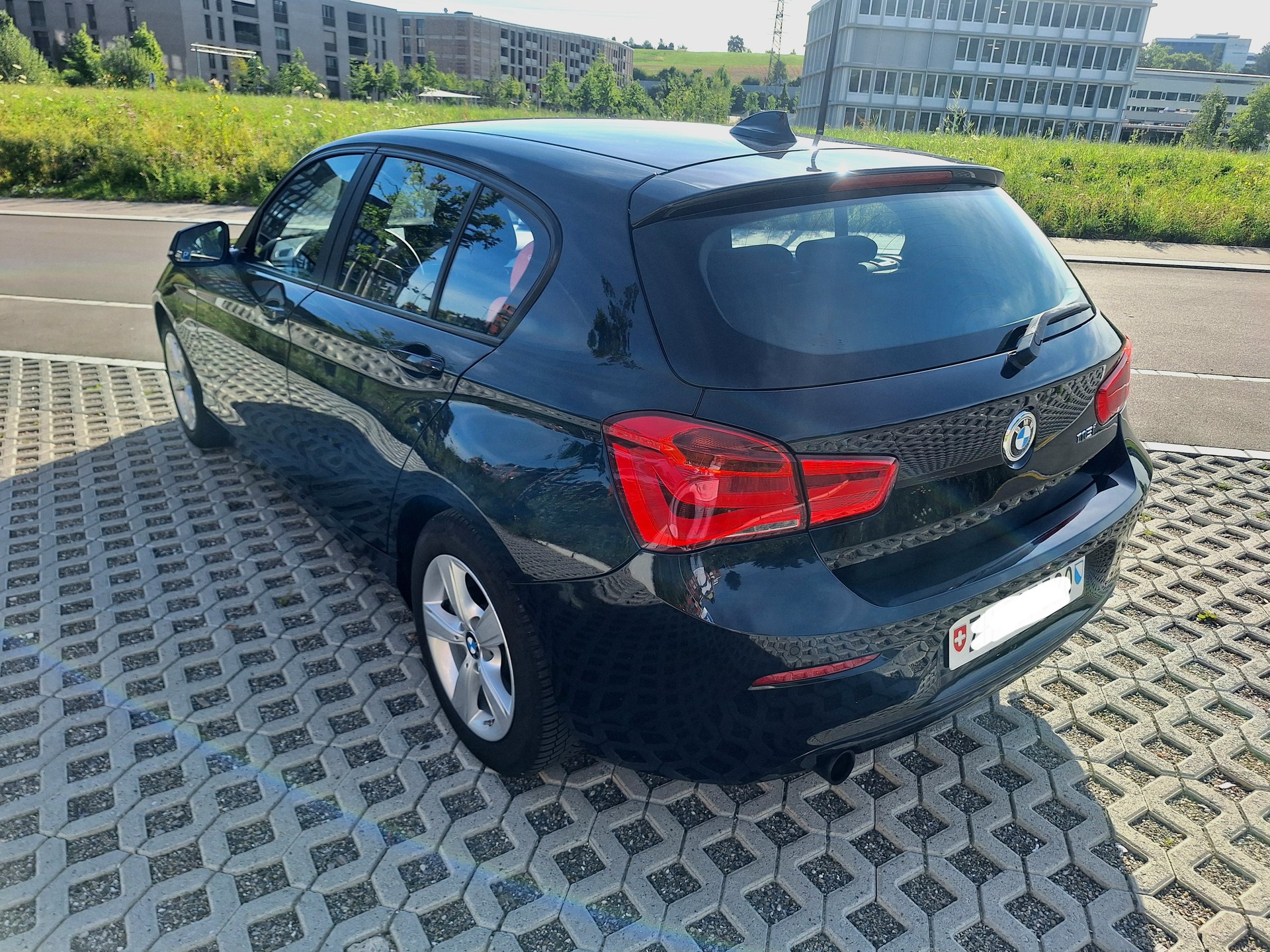 BMW 118i-image-3