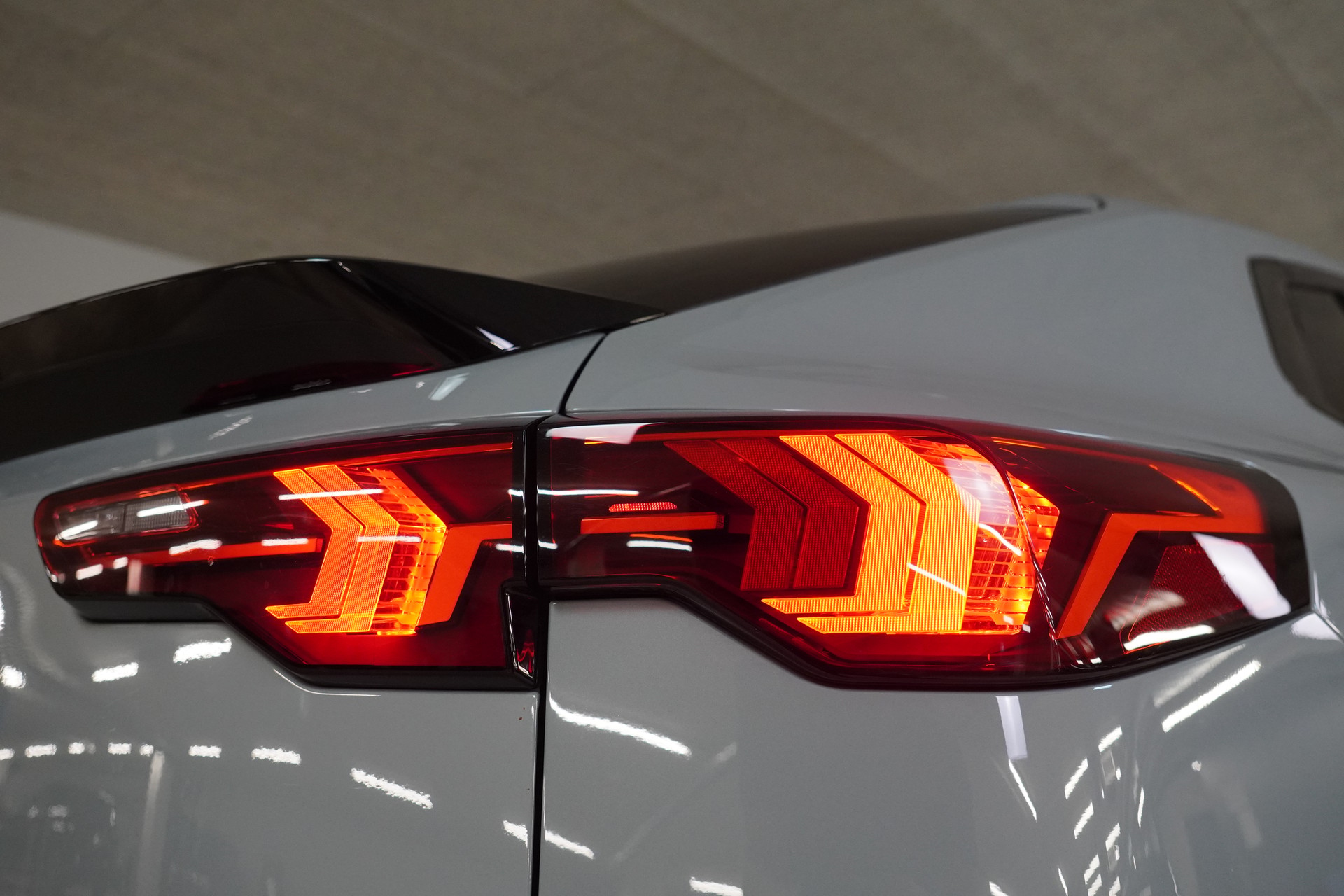 BMW iX2 xDrive 30 M Sport-image-11