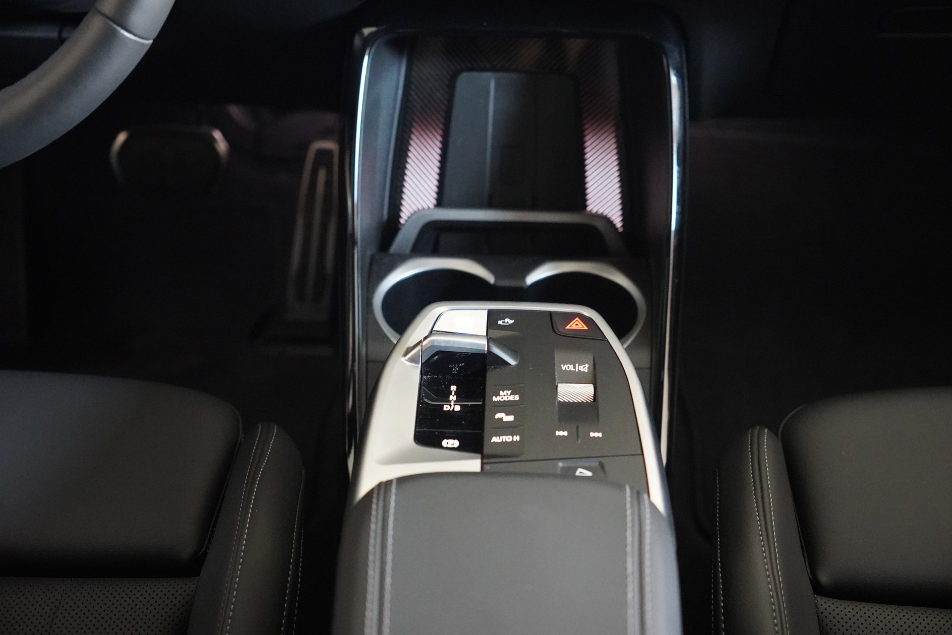 BMW iX2 xDrive 30 M Sport-image-15