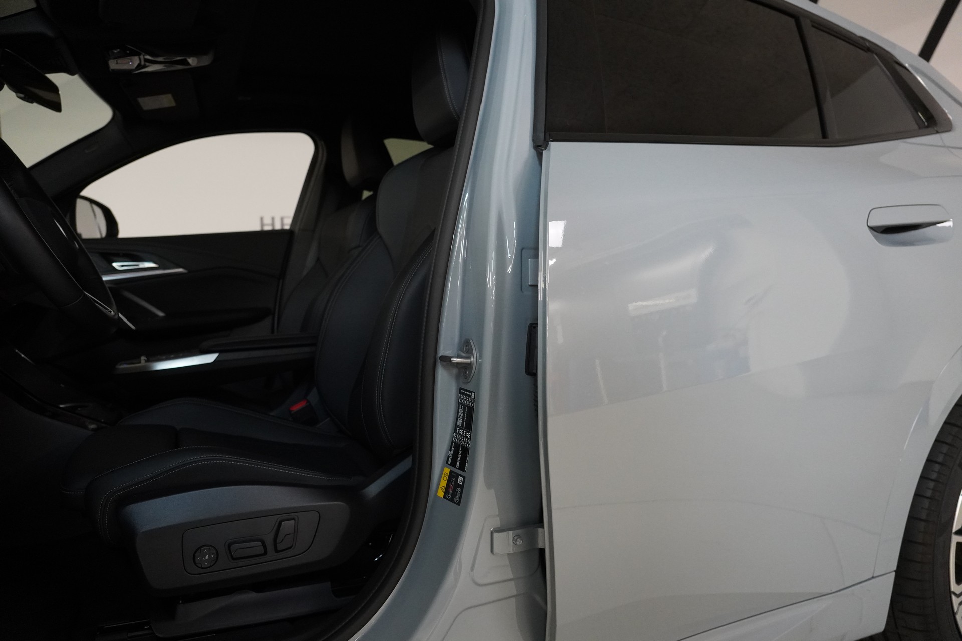 BMW iX2 xDrive 30 M Sport-image-6