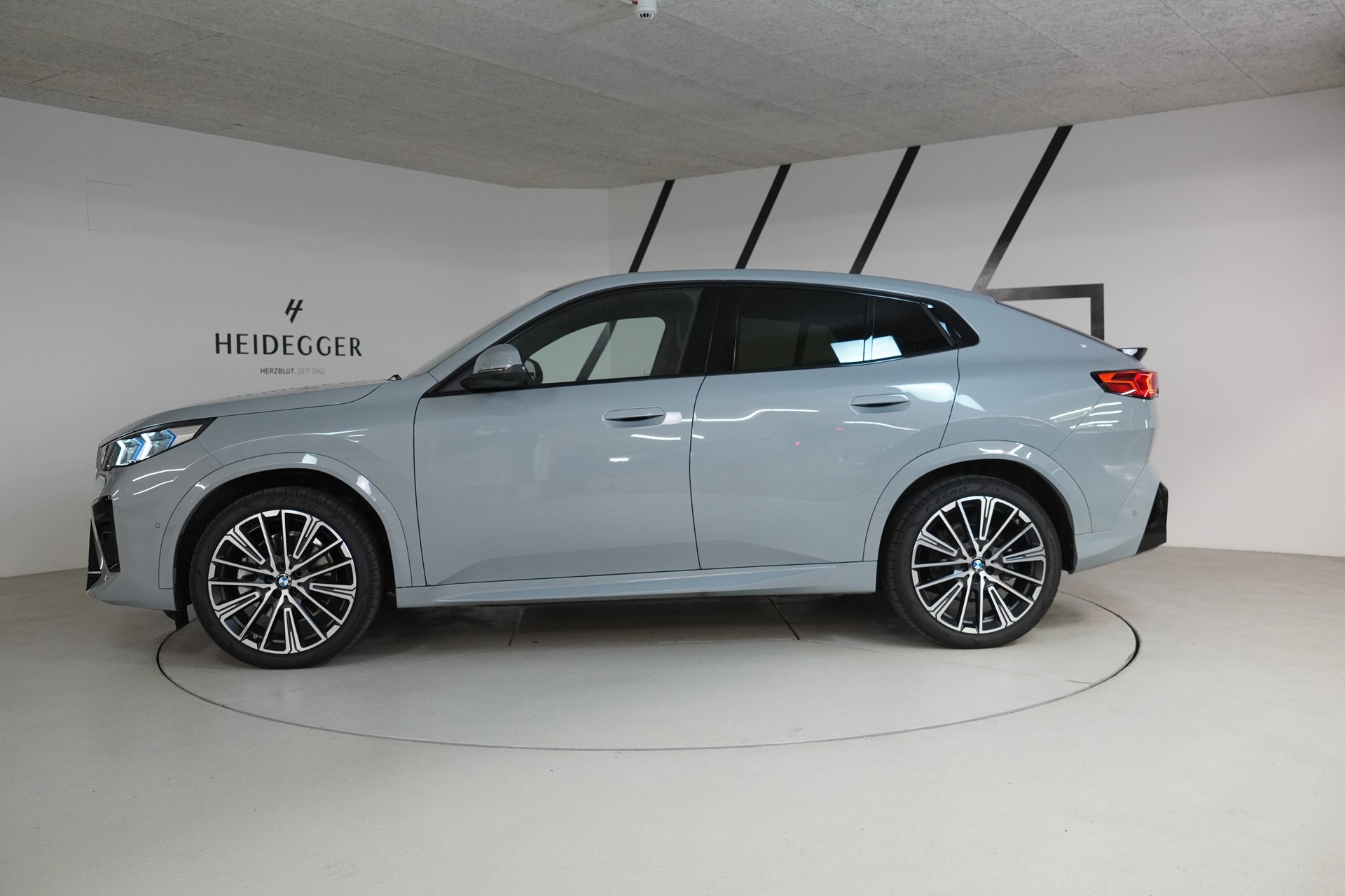 BMW iX2 xDrive 30 M Sport-image-21