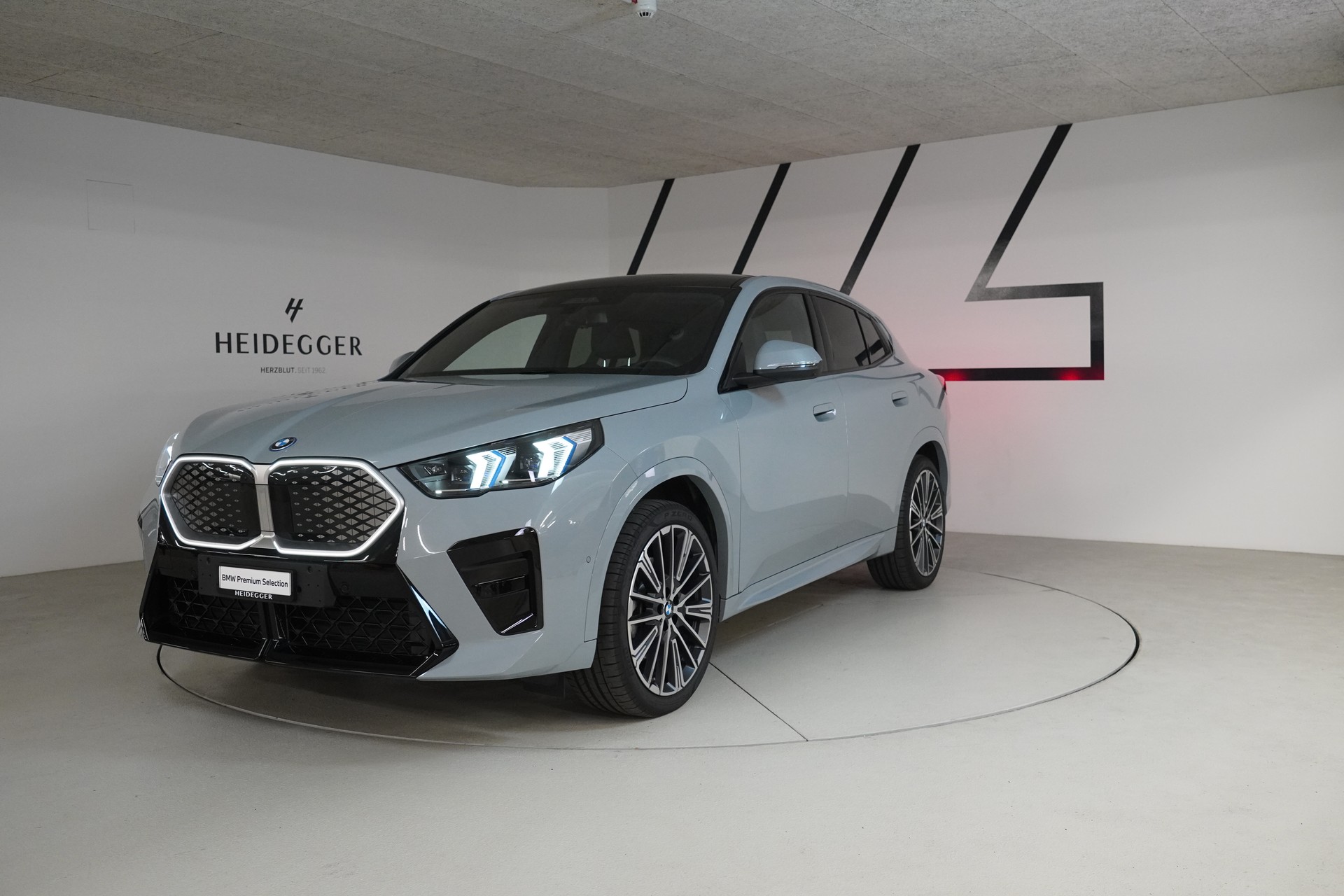 BMW iX2 xDrive 30 M Sport-image-0