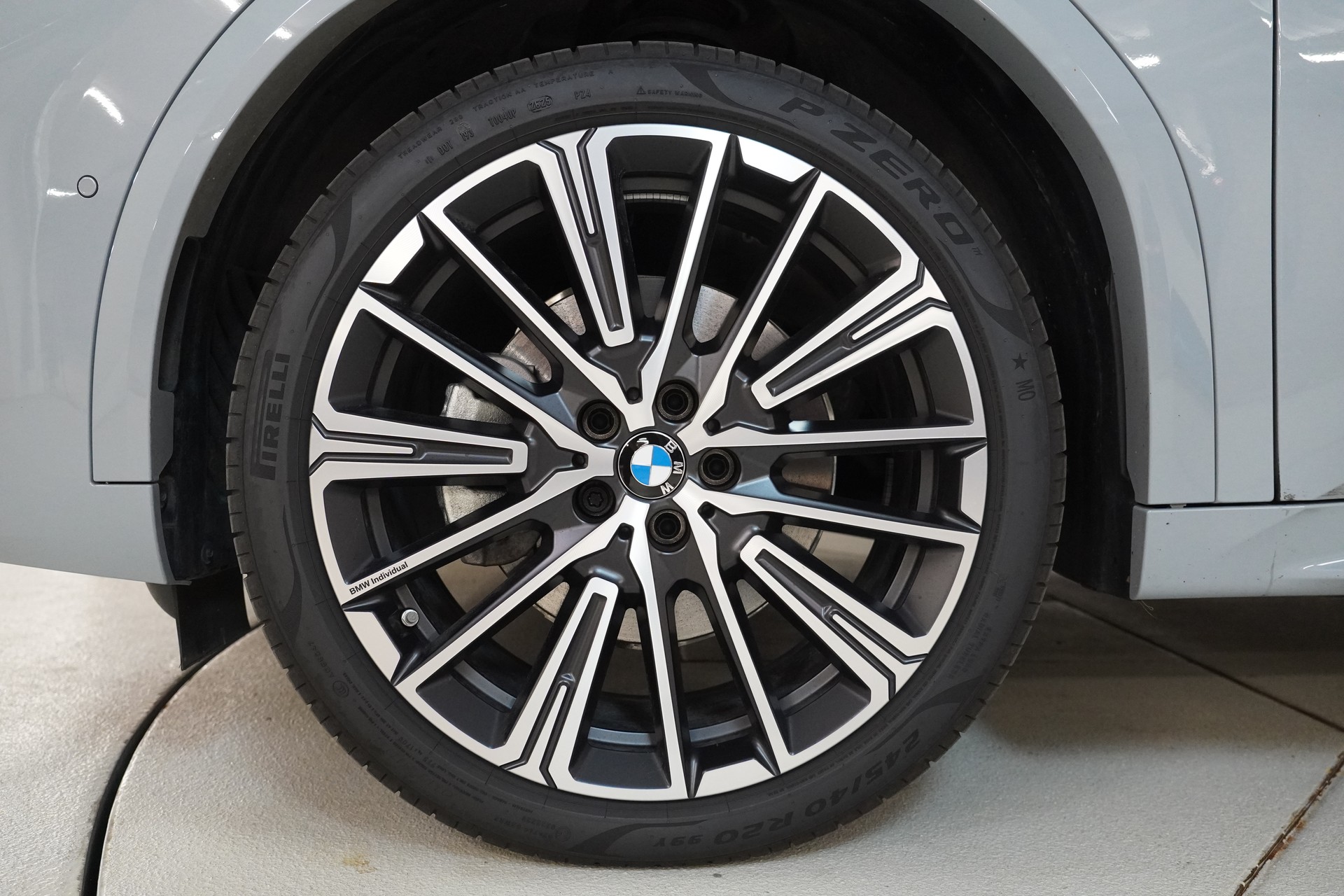 BMW iX2 xDrive 30 M Sport-image-5
