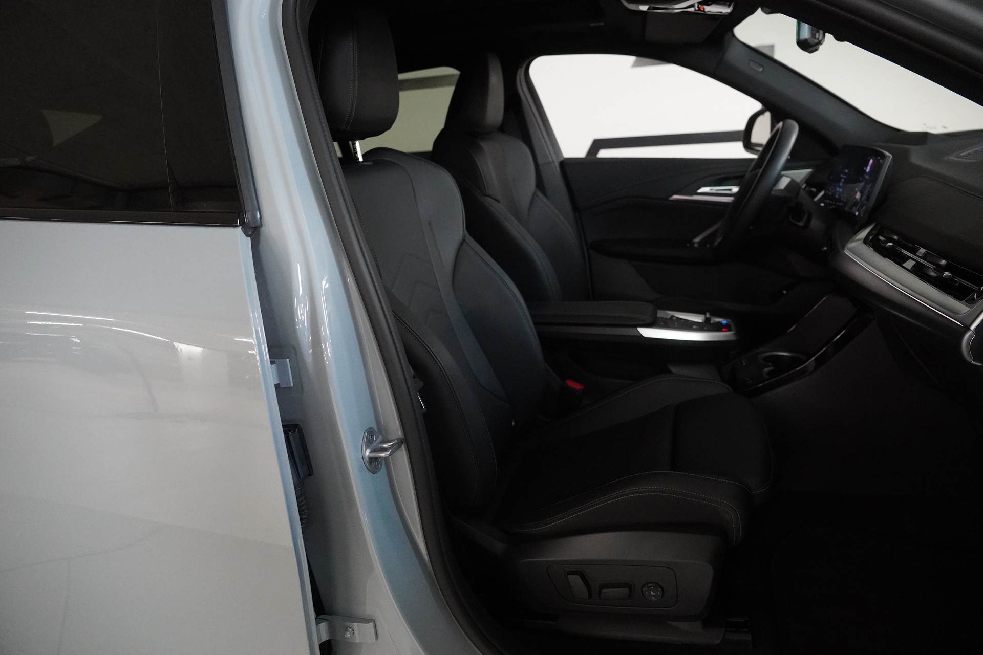 BMW iX2 xDrive 30 M Sport-image-10
