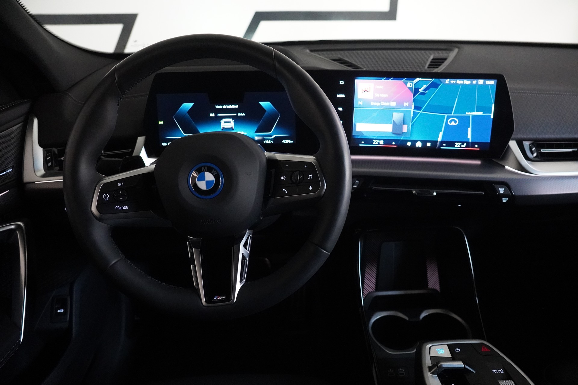 BMW iX2 xDrive 30 M Sport-image-16