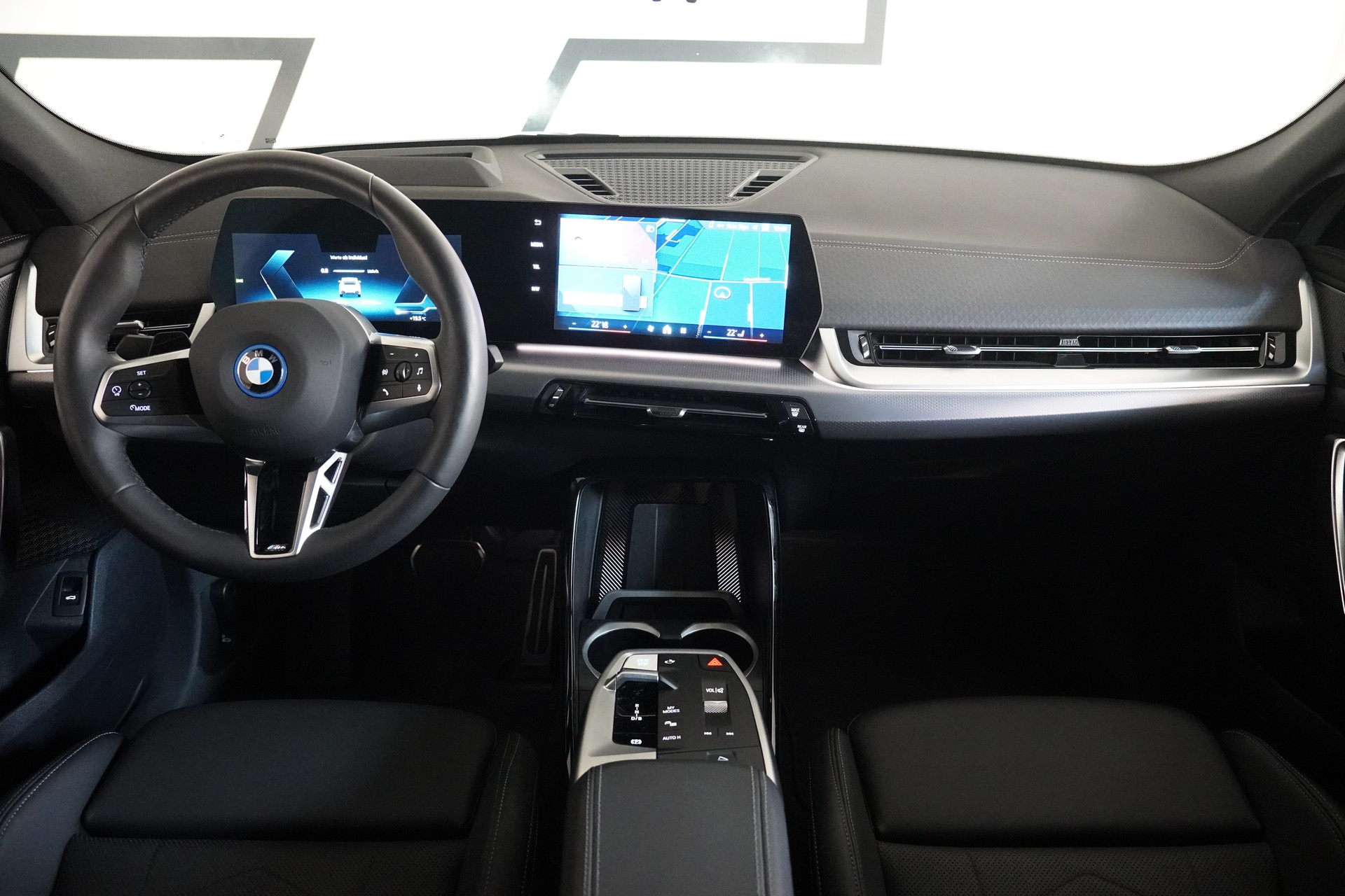 BMW iX2 xDrive 30 M Sport-image-13