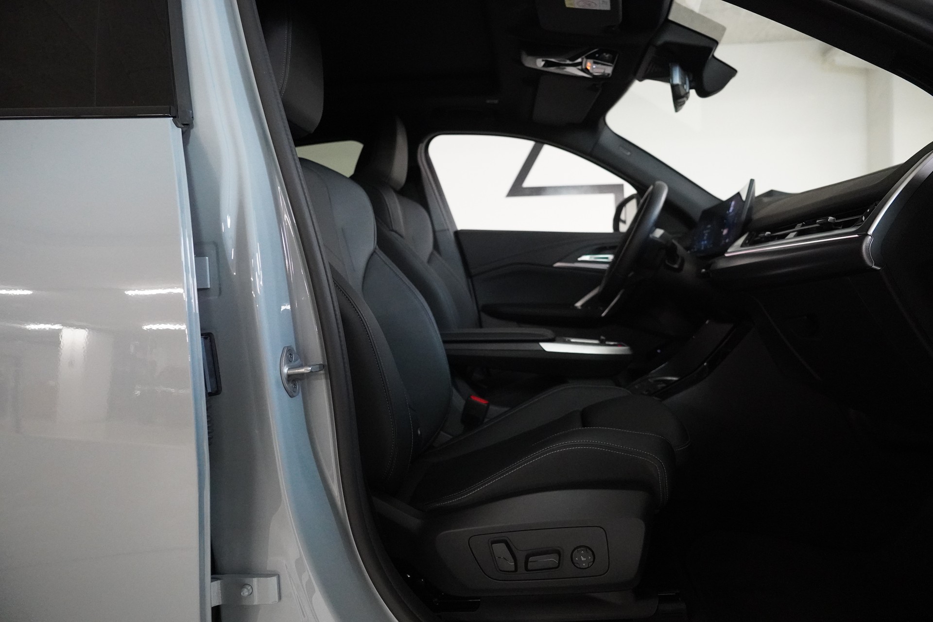 BMW iX2 xDrive 30 M Sport-image-9
