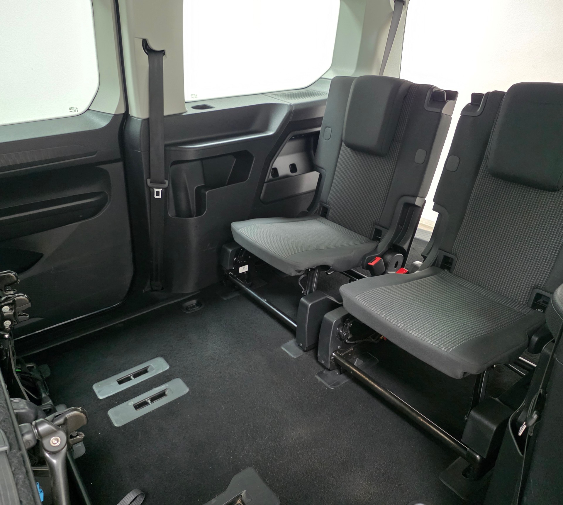 VW Caddy 1.5 TSI Life-image-12