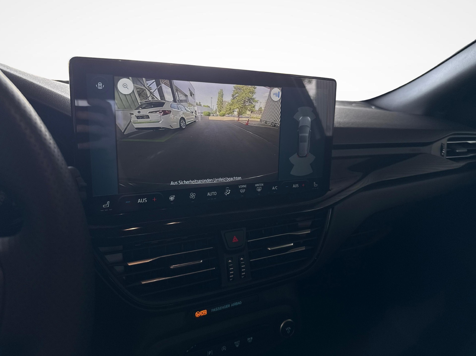 FORD Focus 1.0i EcoB Hybrid 155 ST-Line X-image-12
