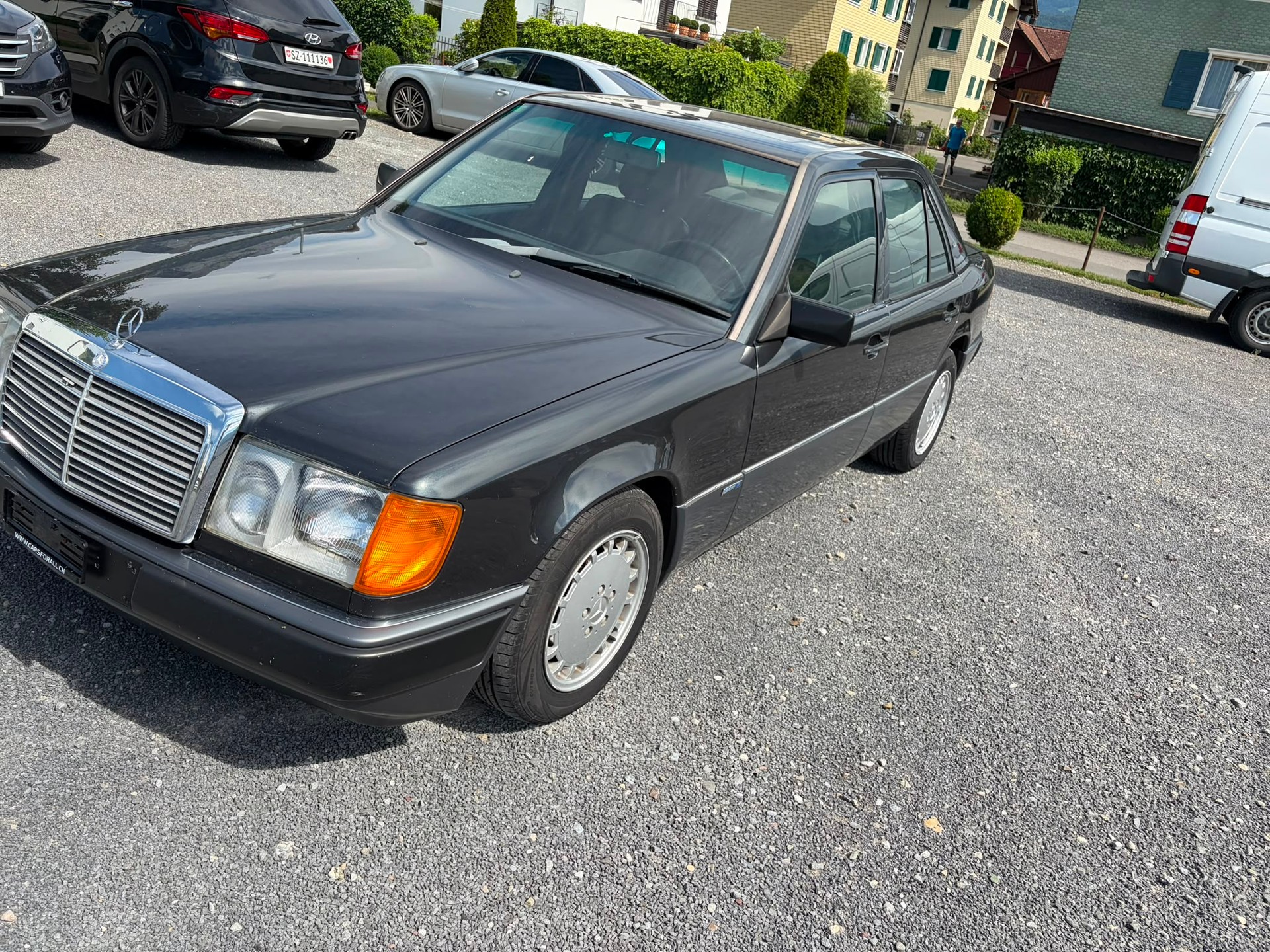 MERCEDES-BENZ E 300 24-image-0