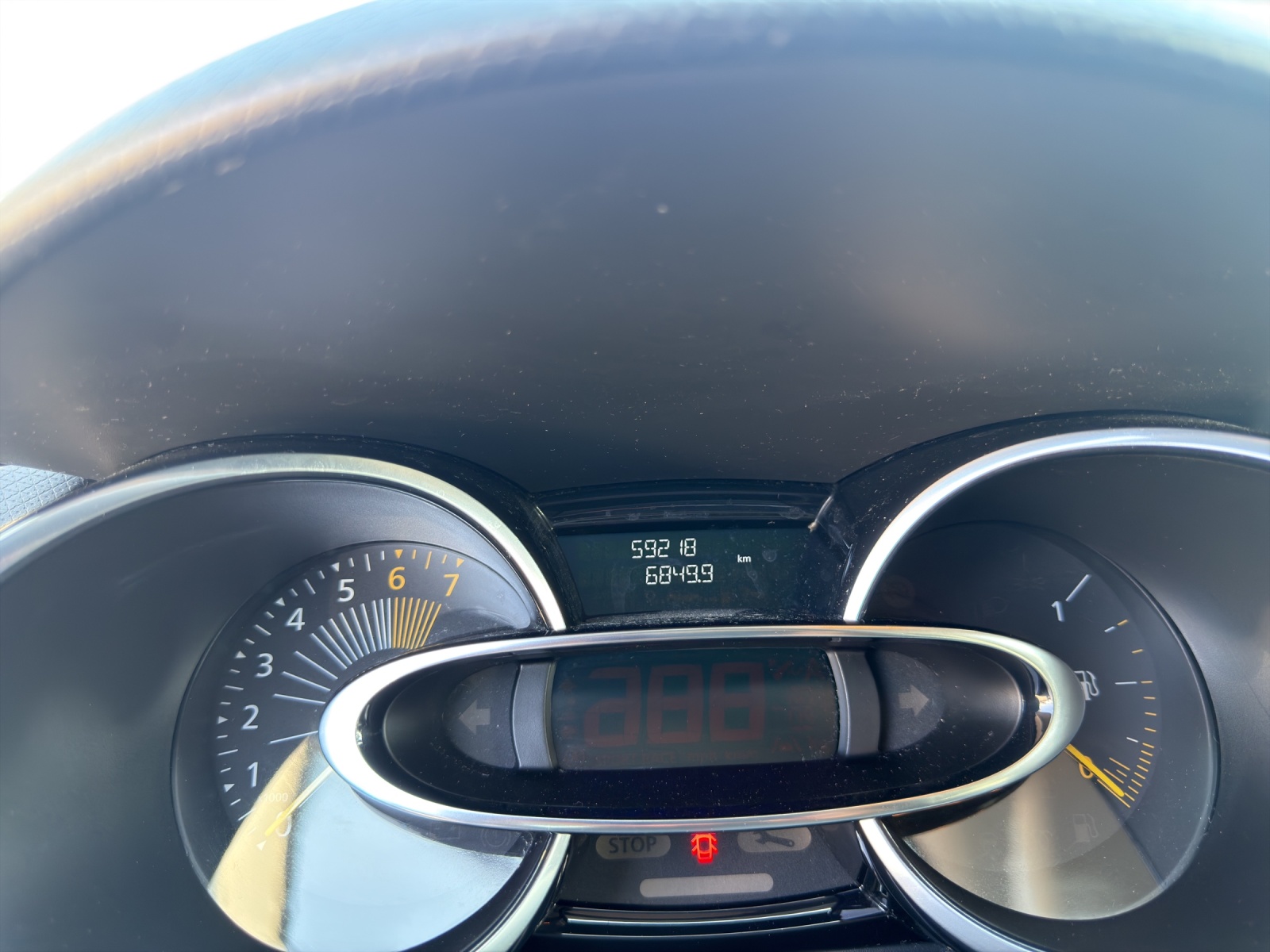 RENAULT Clio 0.9 12V Swiss Edition-image-21