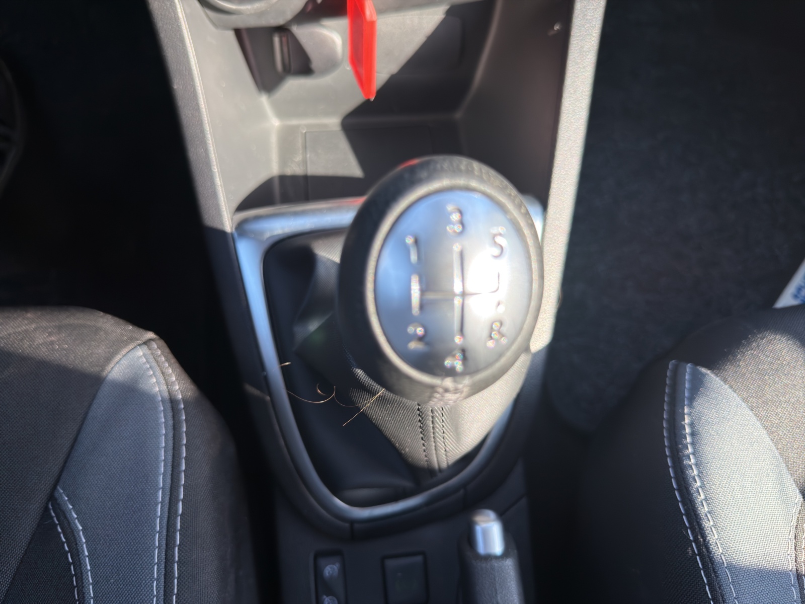 RENAULT Clio 0.9 12V Swiss Edition-image-13