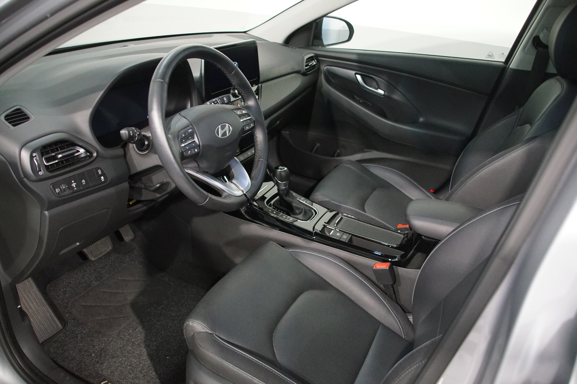 HYUNDAI i30 1.5 T-GDi Vertex 48V MH DCT *swiss*-image-9