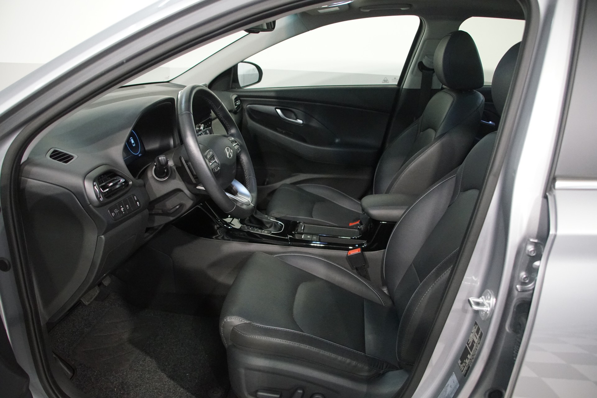 HYUNDAI i30 1.5 T-GDi Vertex 48V MH DCT *swiss*-image-10