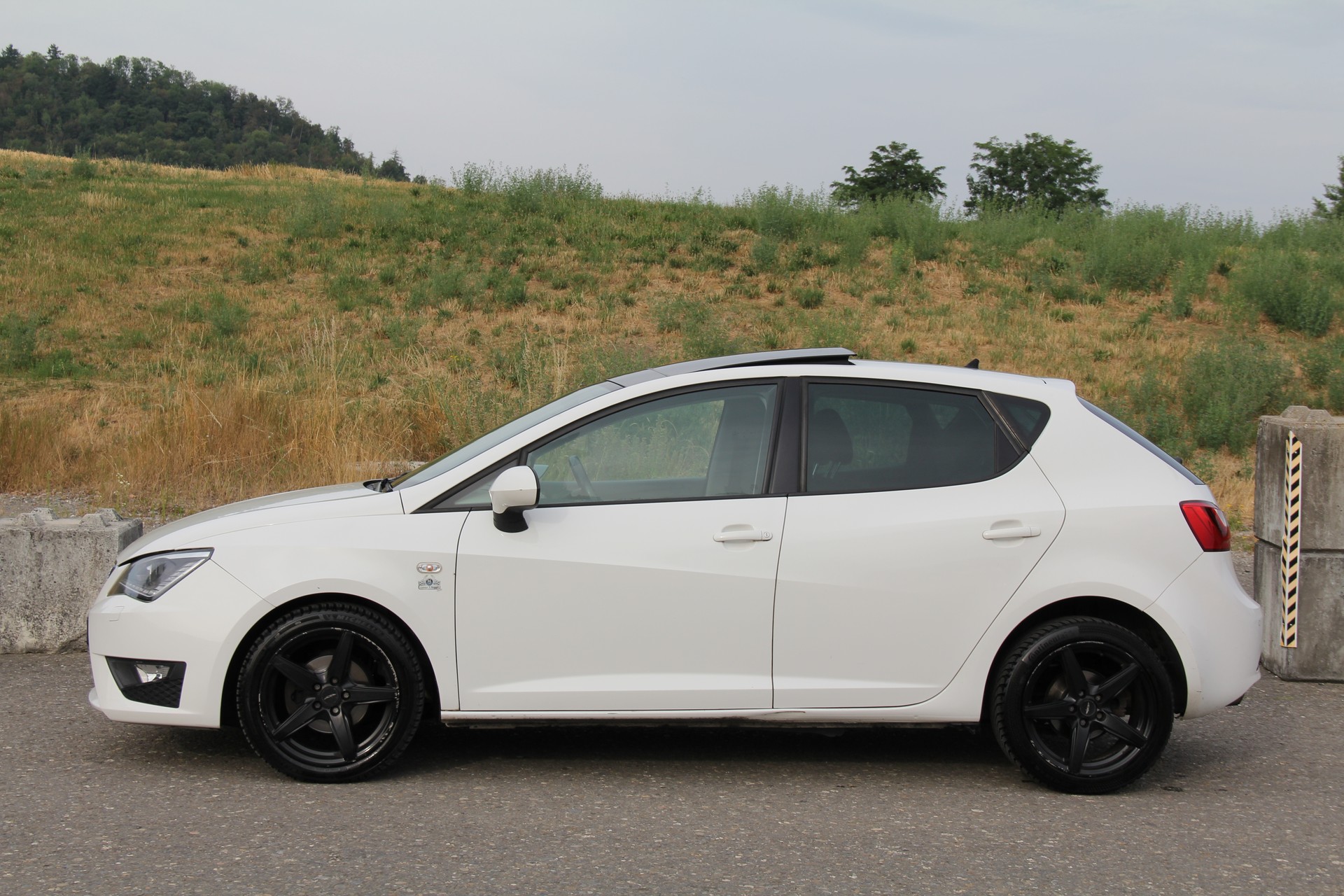 SEAT Ibiza 1.2 TSI FR Viva DSG-image-0