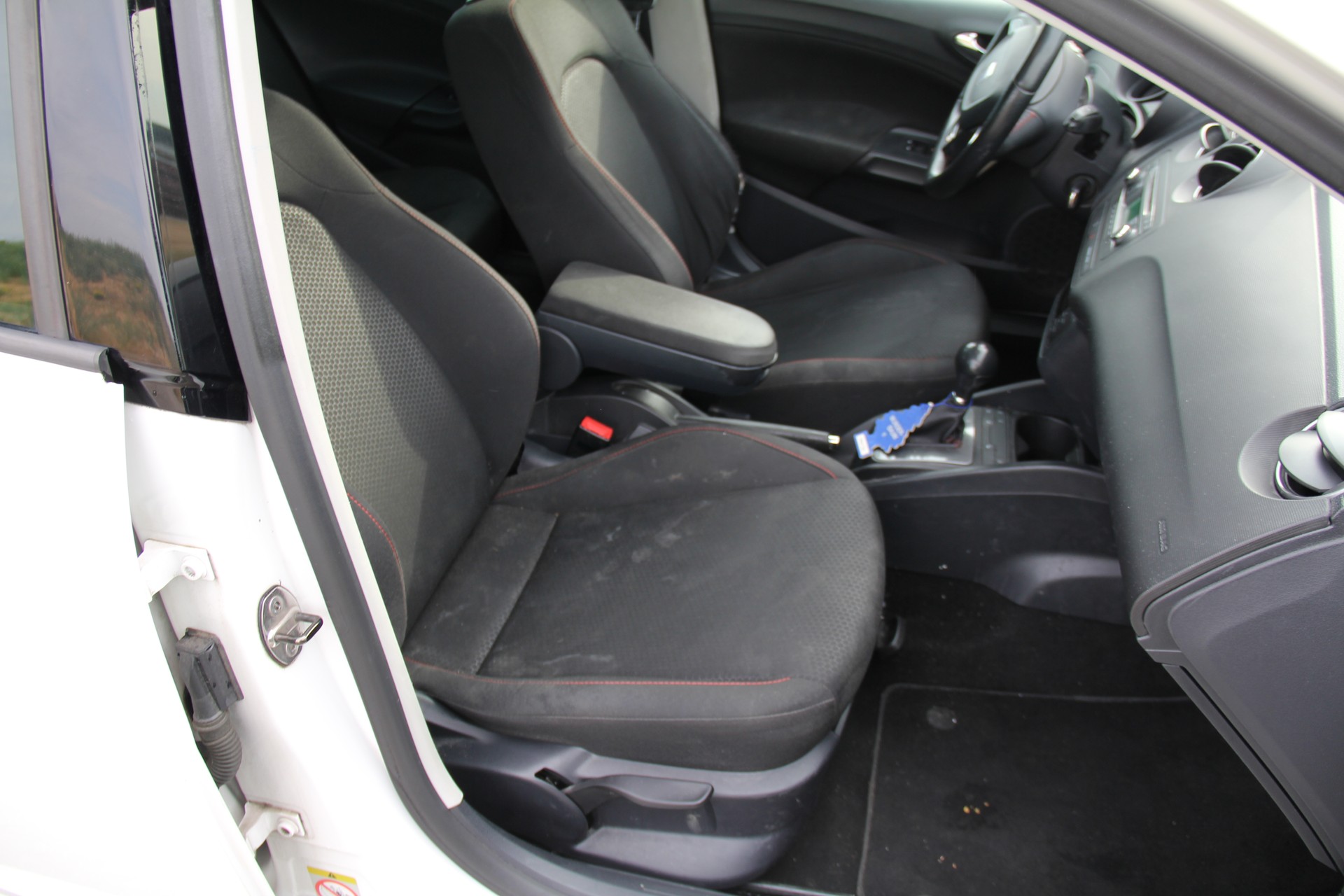 SEAT Ibiza 1.2 TSI FR Viva DSG-image-9
