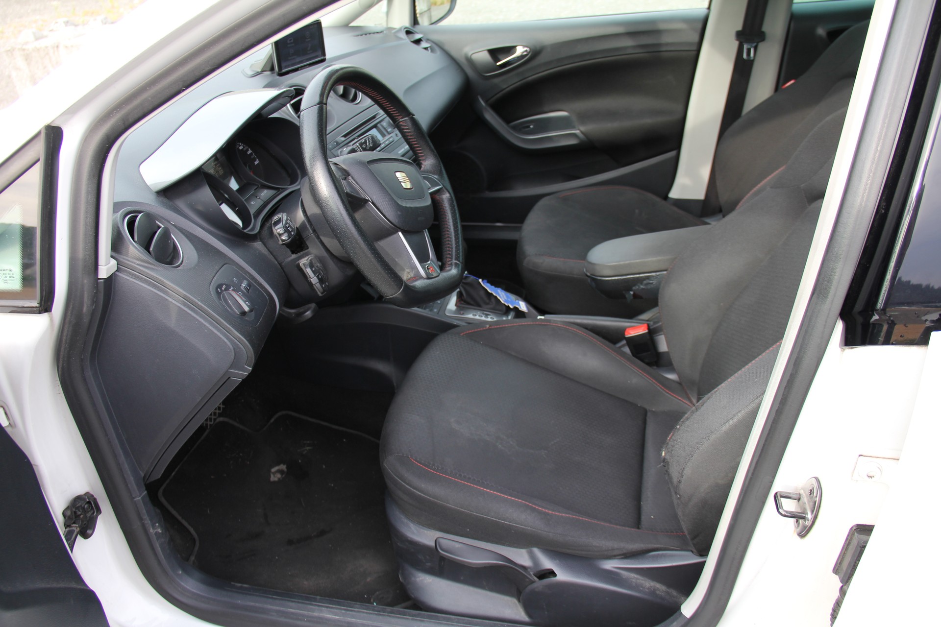 SEAT Ibiza 1.2 TSI FR Viva DSG-image-8