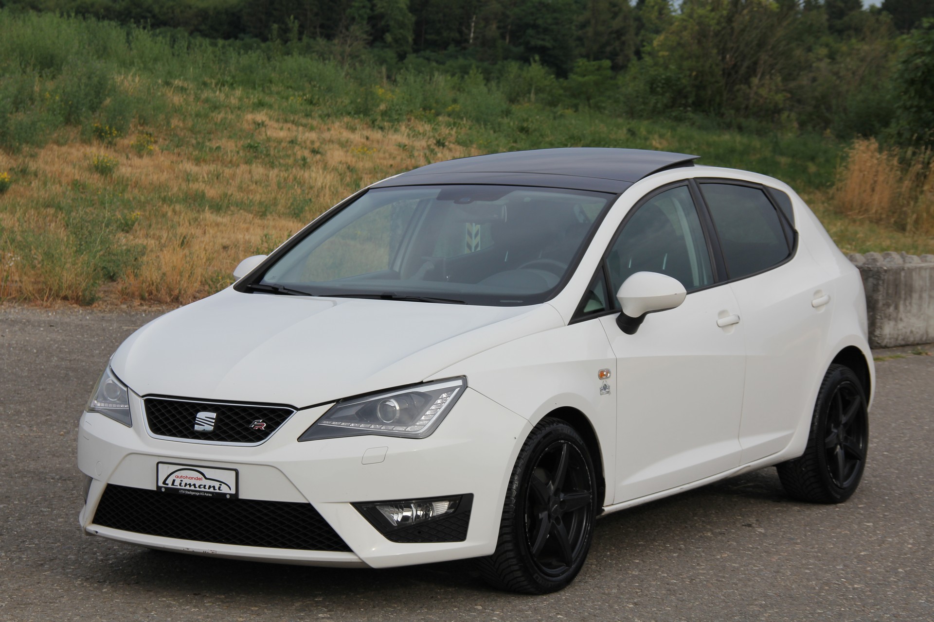 SEAT Ibiza 1.2 TSI FR Viva DSG-image-1