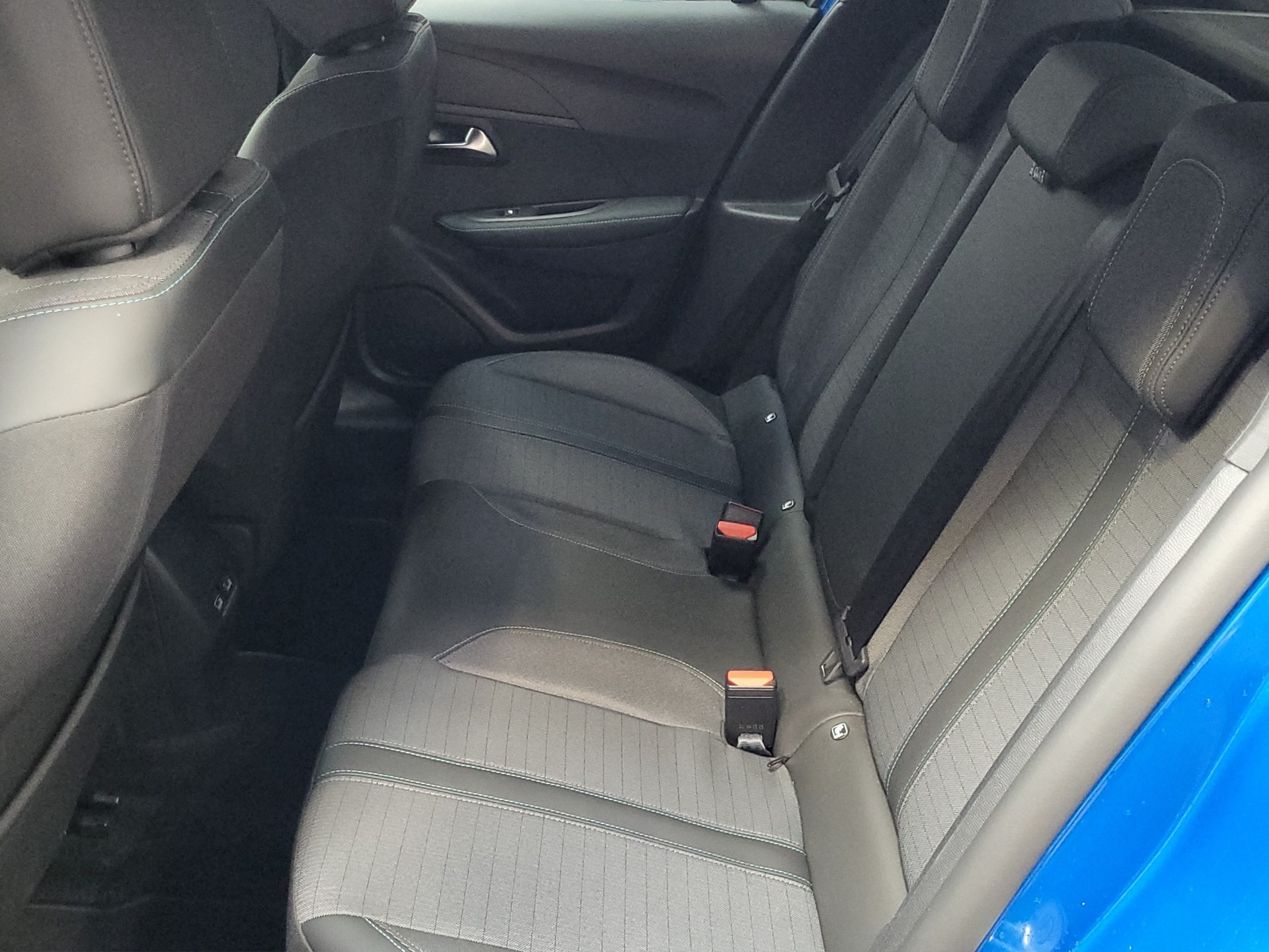 PEUGEOT 208 1.2 Allure Pack EAT8-image-5
