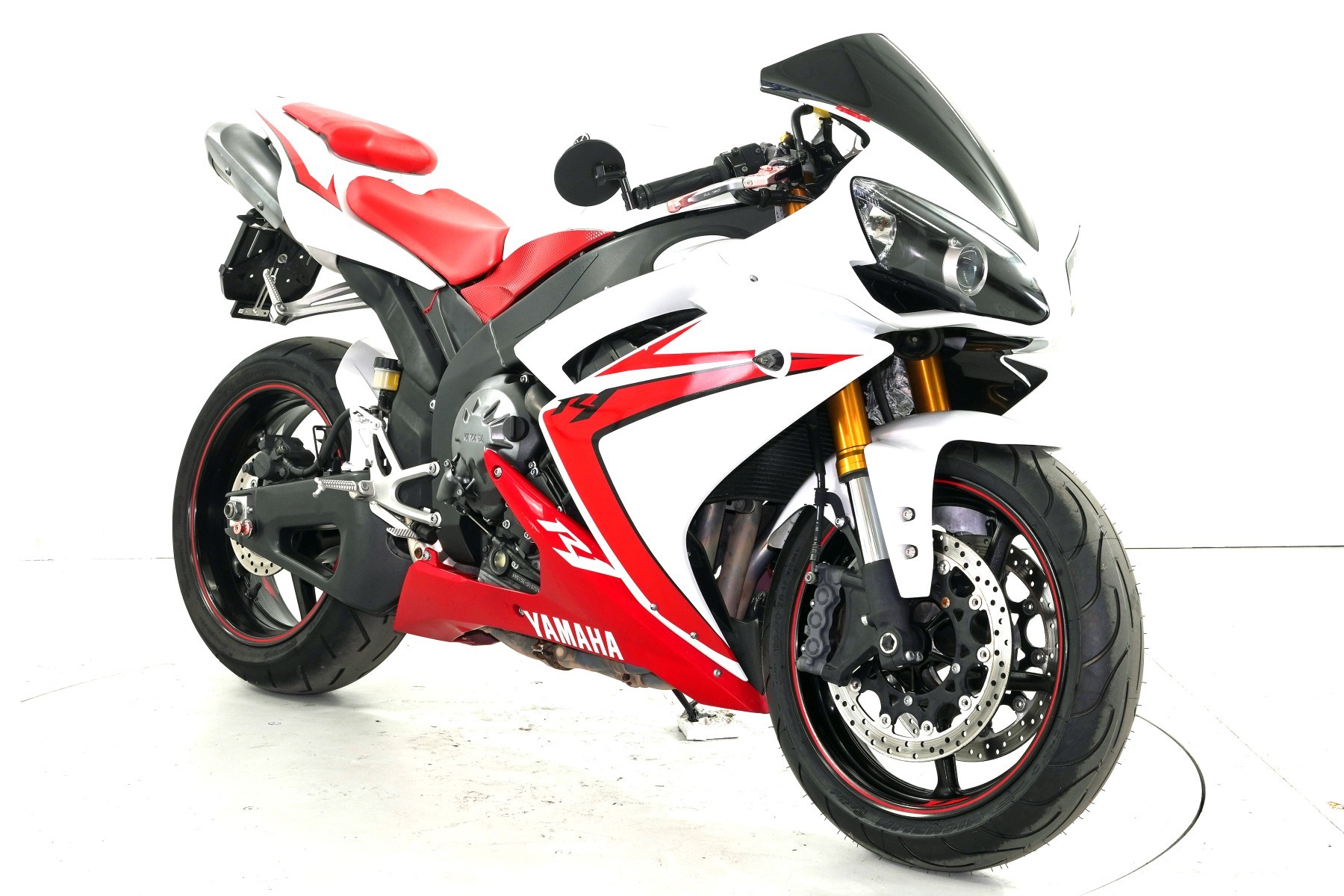 YAMAHA YZF-R1-showroom-element-1