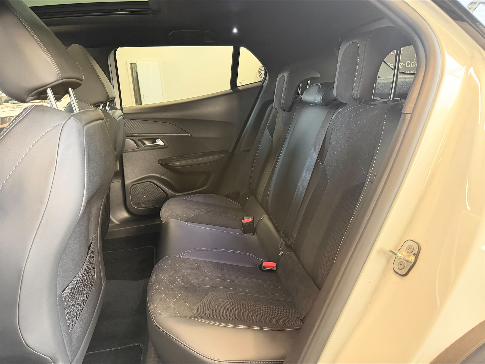 PEUGEOT 2008 1.2 PureTech GT EAT8-image-10