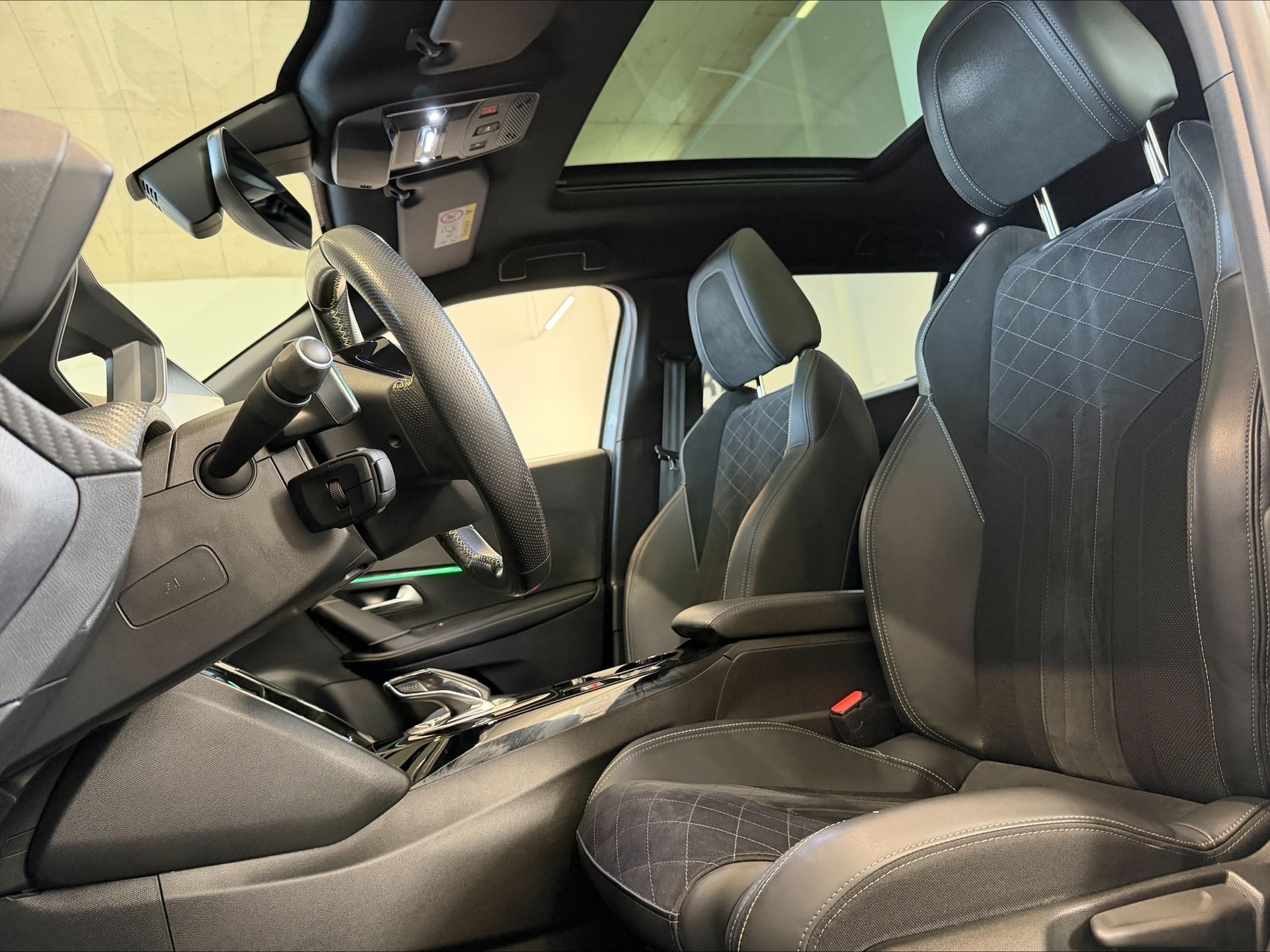 PEUGEOT 2008 1.2 PureTech GT EAT8-image-13