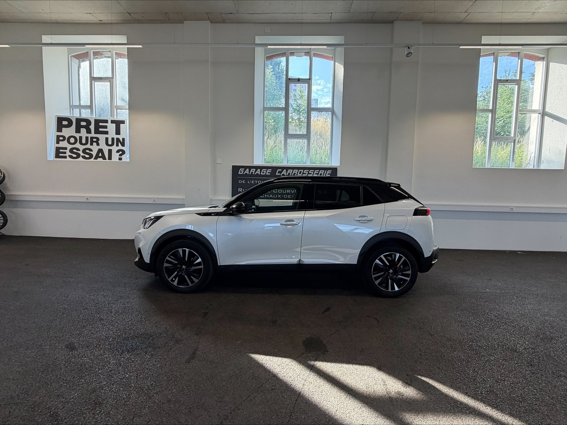 PEUGEOT 2008 1.2 PureTech GT EAT8-image-4