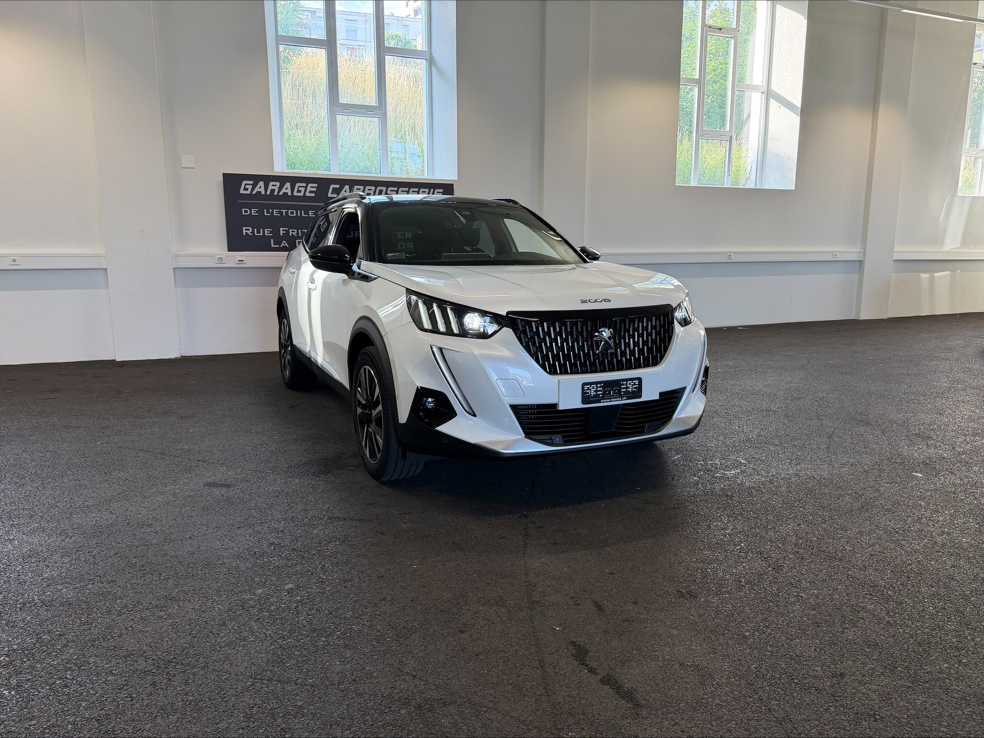 PEUGEOT 2008 1.2 PureTech GT EAT8-image-1