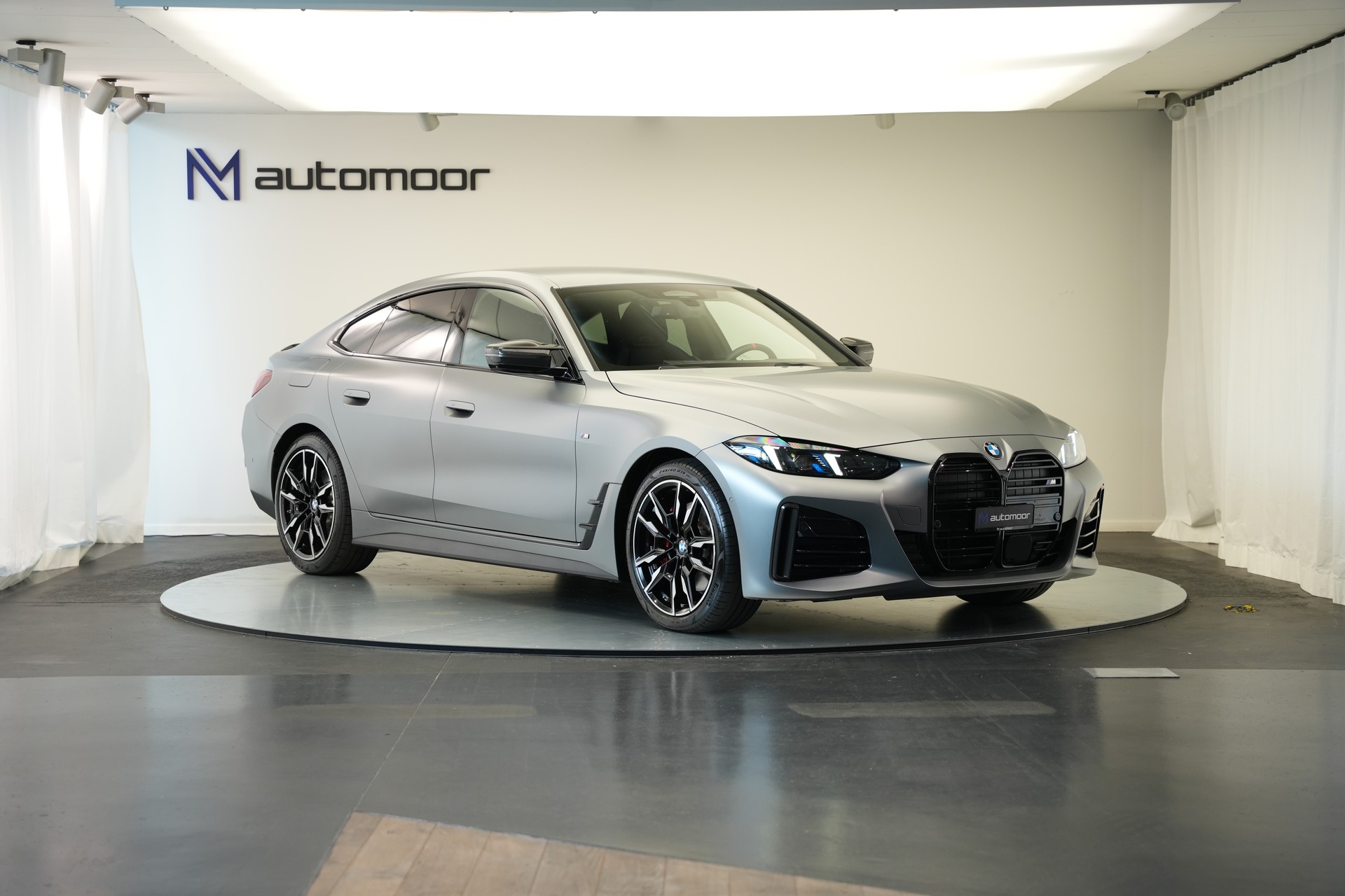 BMW M440i xDrive 48V Gran Coupé M Sport Pro Steptronic *Frozen Grey* *Carbon Paket* *Werksgarantie*-showroom-element-2