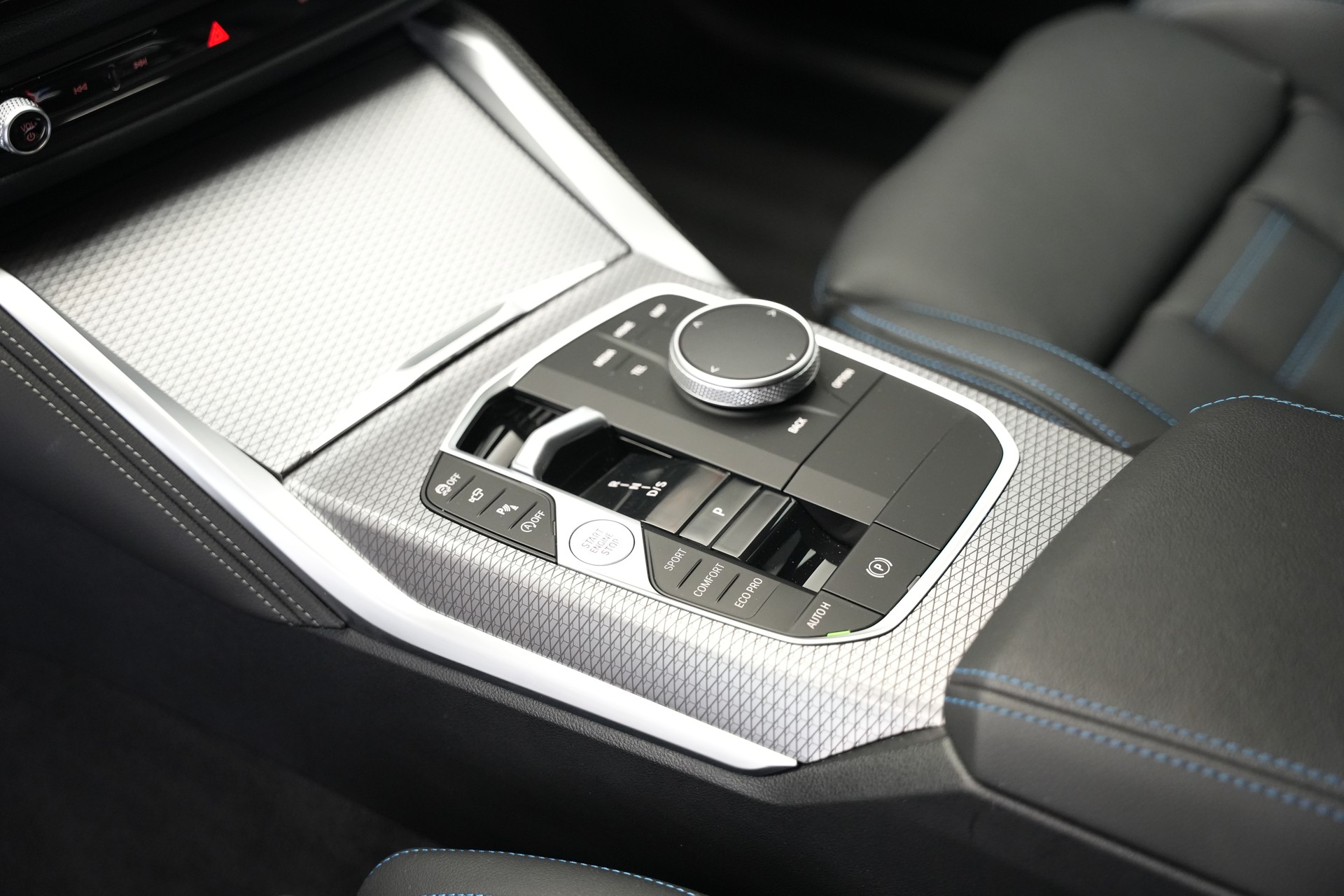 BMW M440i xDrive 48V Gran Coupé M Sport Pro Steptronic *Frozen Grey* *Carbon Paket* *Werksgarantie*-image-23