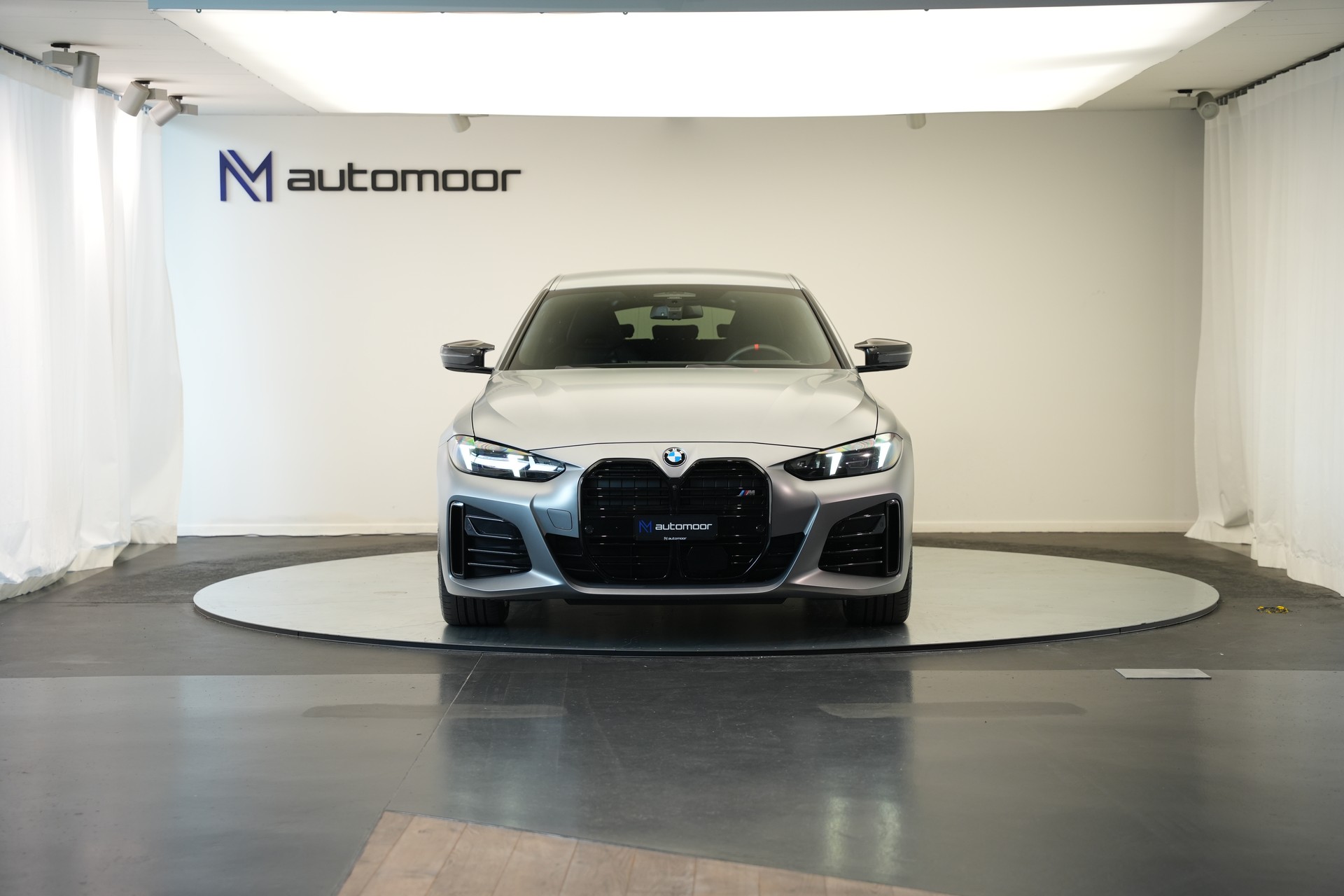 BMW M440i xDrive 48V Gran Coupé M Sport Pro Steptronic *Frozen Grey* *Carbon Paket* *Werksgarantie*-showroom-element-1