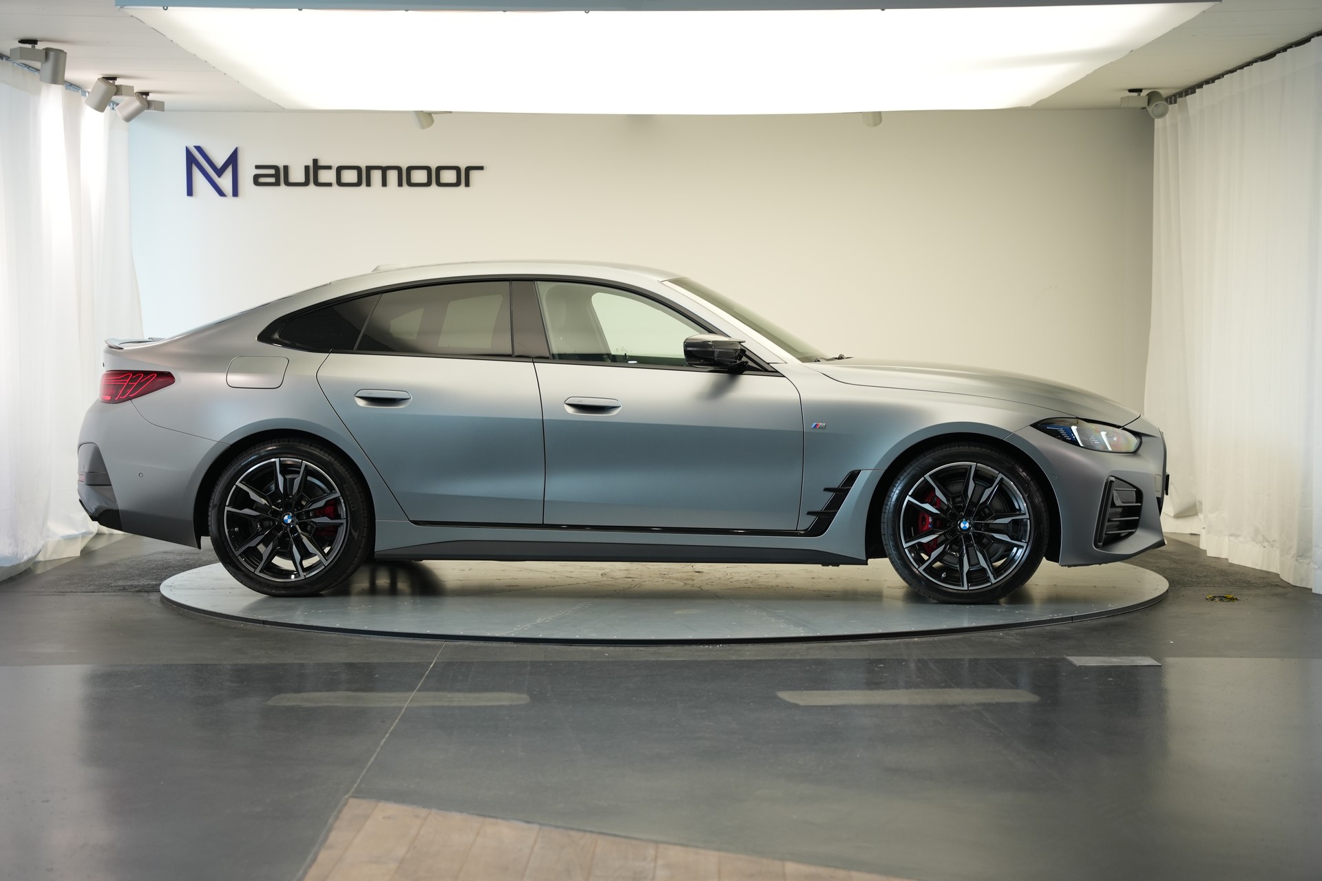 BMW M440i xDrive 48V Gran Coupé M Sport Pro Steptronic *Frozen Grey* *Carbon Paket* *Werksgarantie*-showroom-element-3