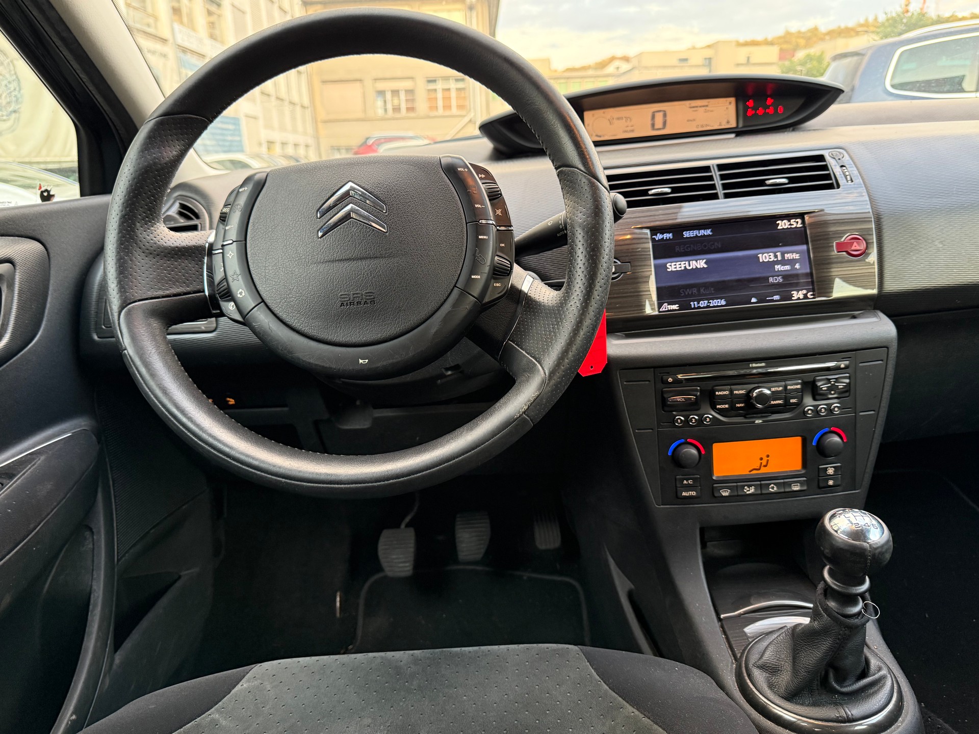 CITROEN C4 Berline 2.0 16V HDi Exclusive-image-11