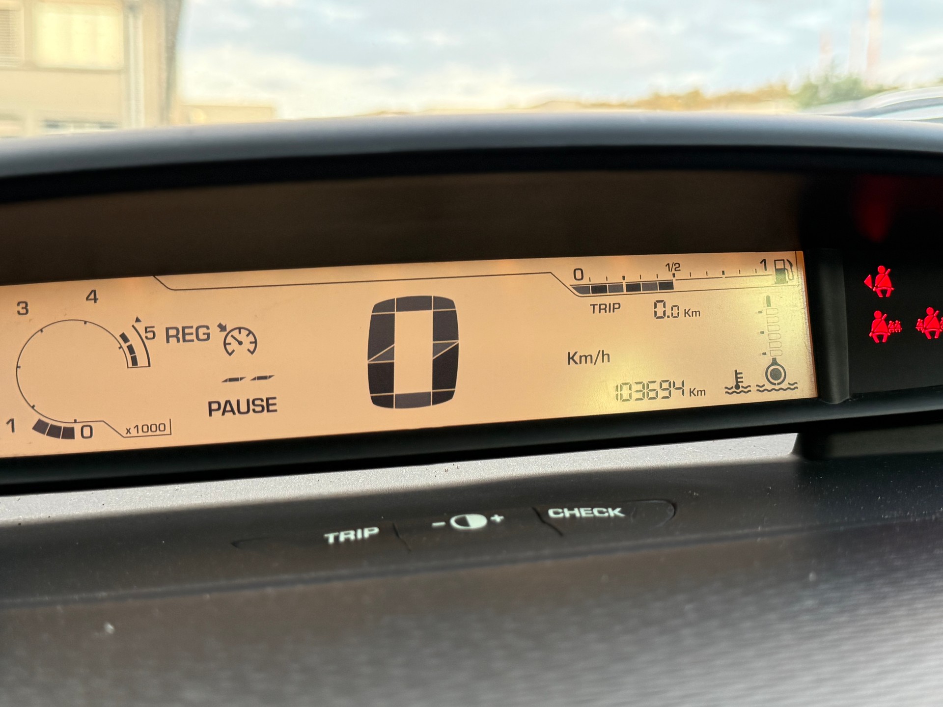 CITROEN C4 Berline 2.0 16V HDi Exclusive-image-14
