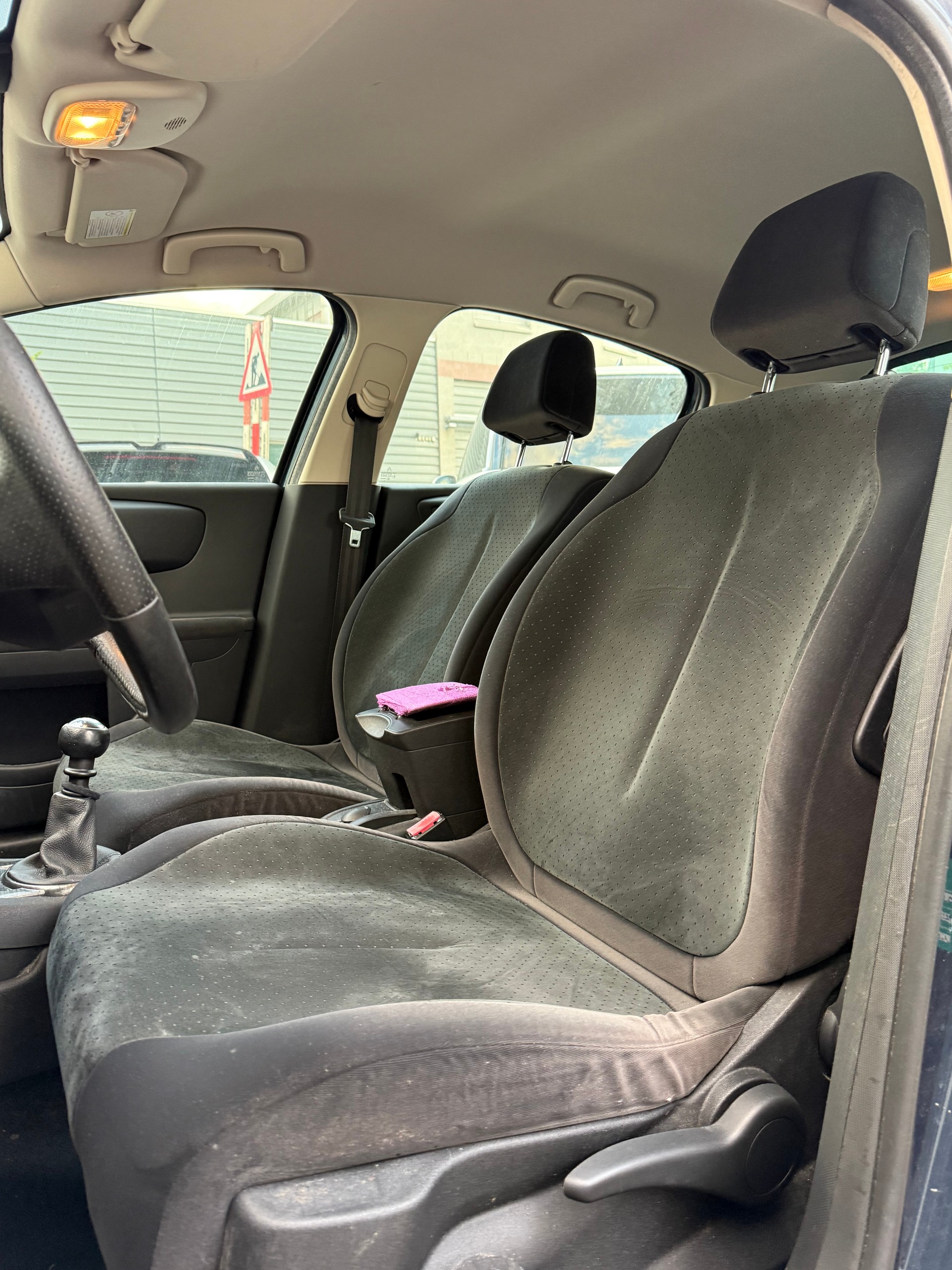 CITROEN C4 Berline 2.0 16V HDi Exclusive-image-7