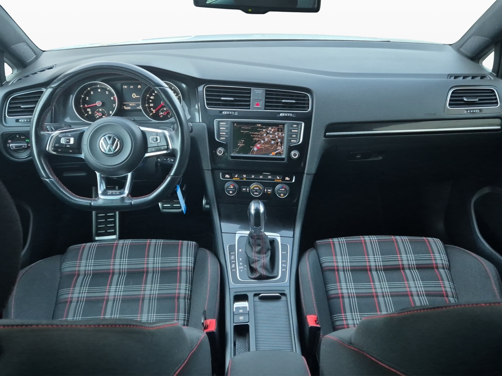VW Golf 2.0 TSI GTI DSG-image-11