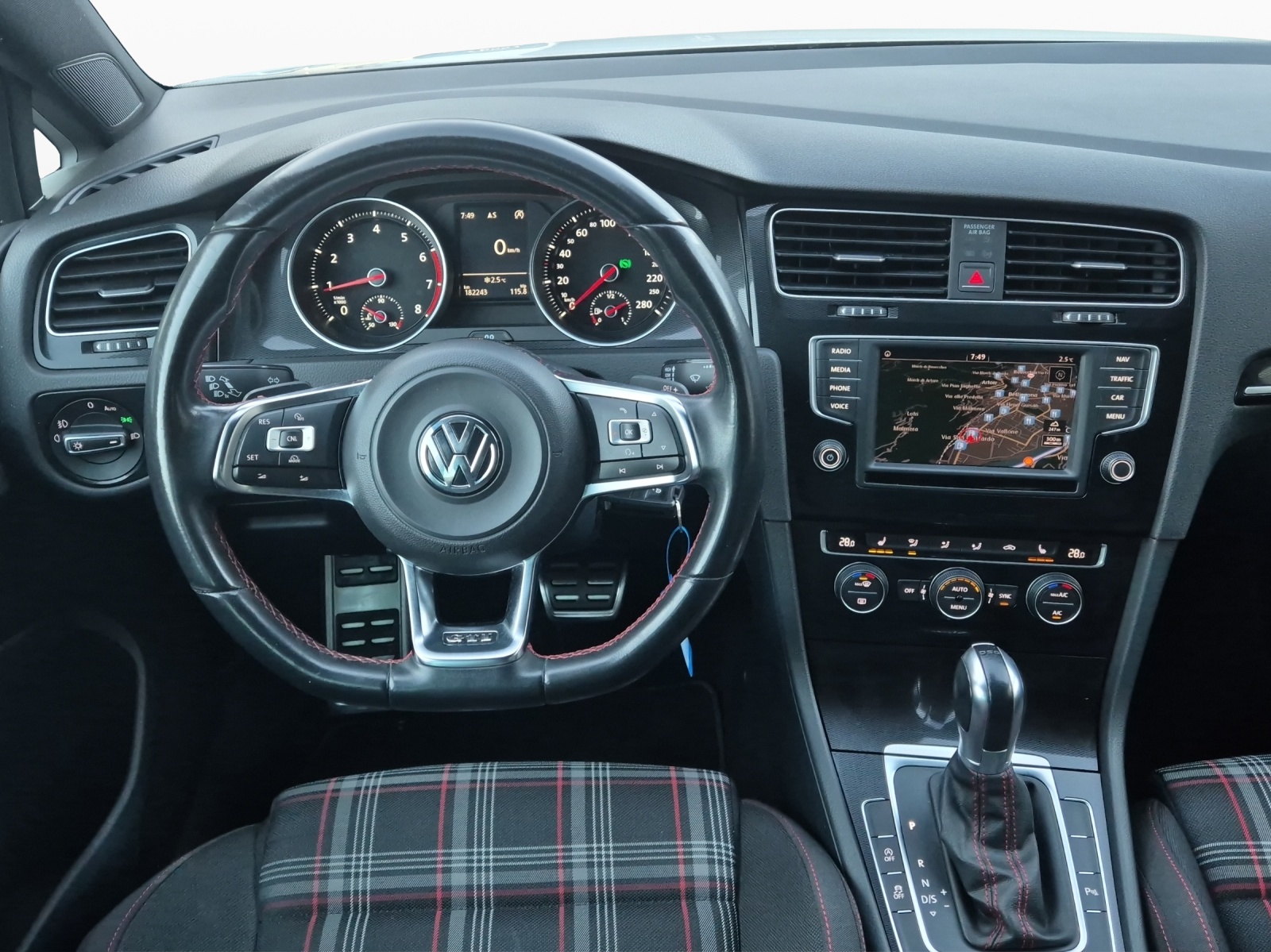 VW Golf 2.0 TSI GTI DSG-image-10
