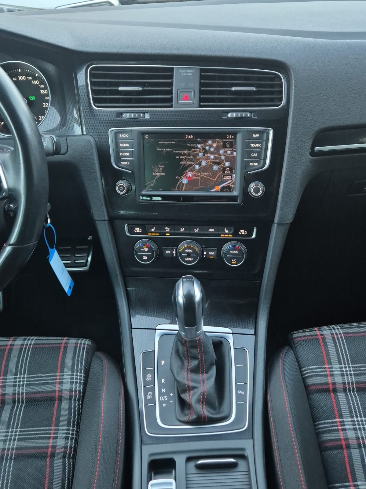 VW Golf 2.0 TSI GTI DSG-image-12