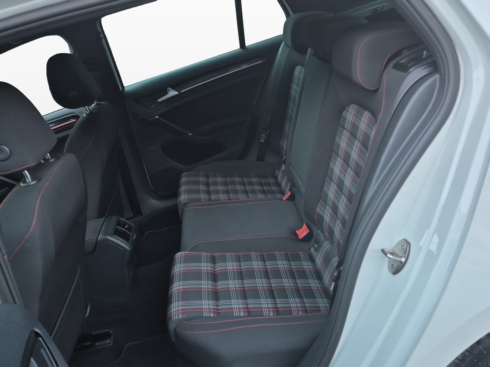 VW Golf 2.0 TSI GTI DSG-image-14