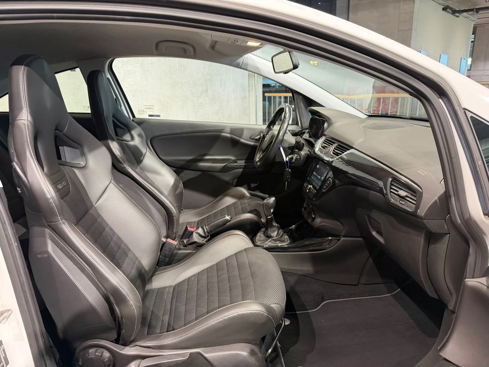 OPEL Corsa 1.6 Turbo OPC-image-13