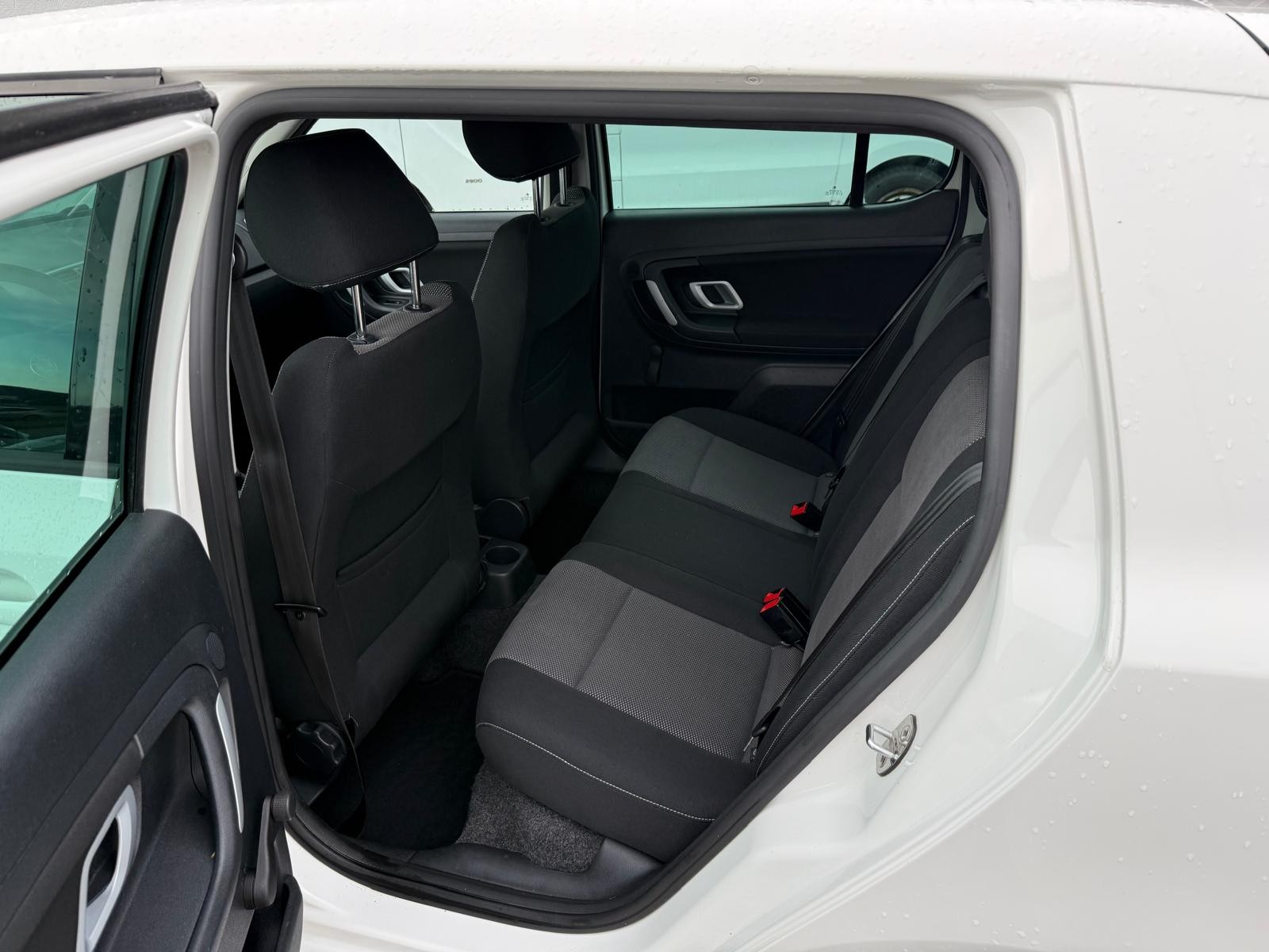 SKODA Fabia 1.4 Ambiente-image-6