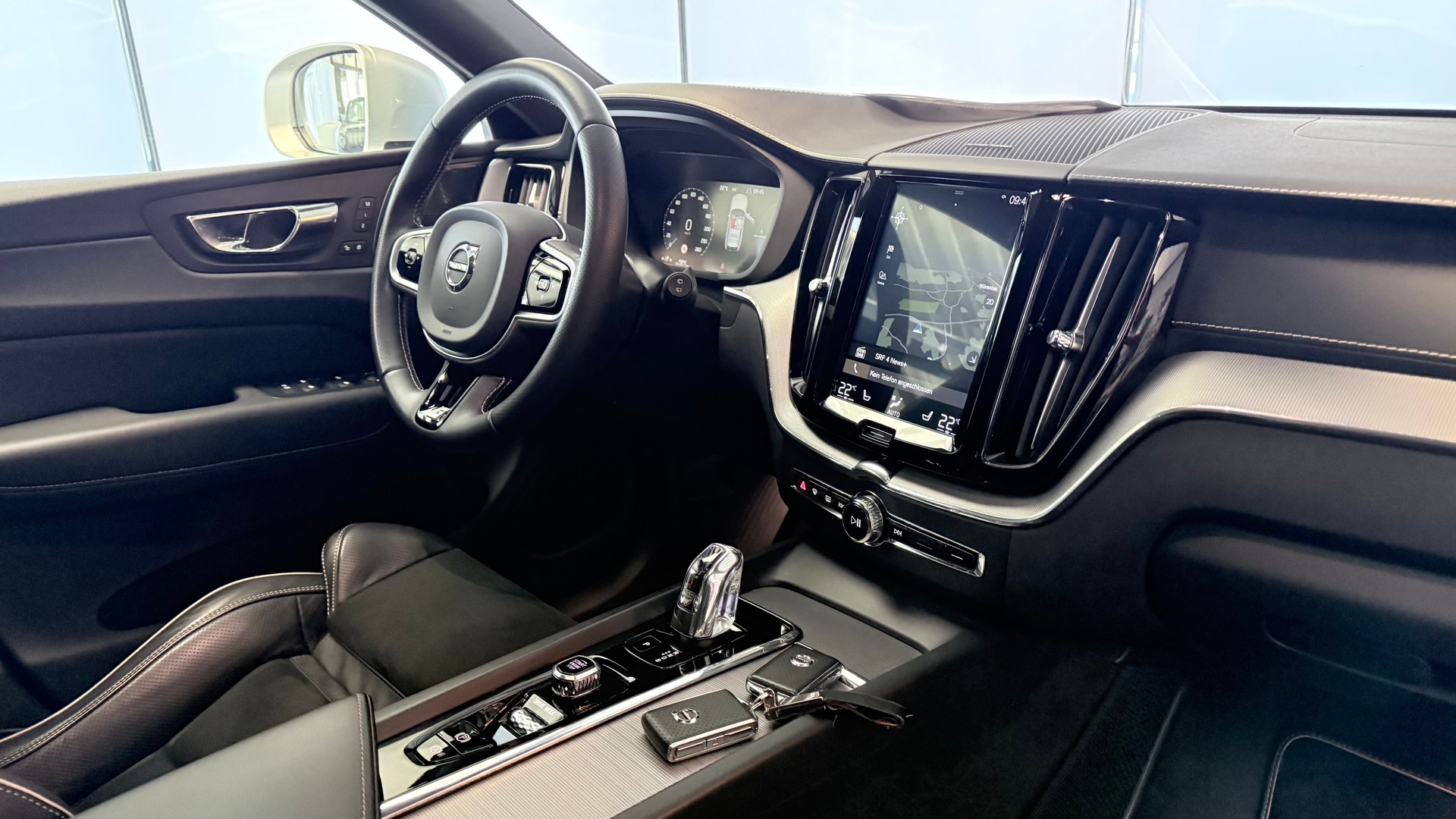VOLVO XC60 2.0 T8 TE R-Design eAWD-image-24