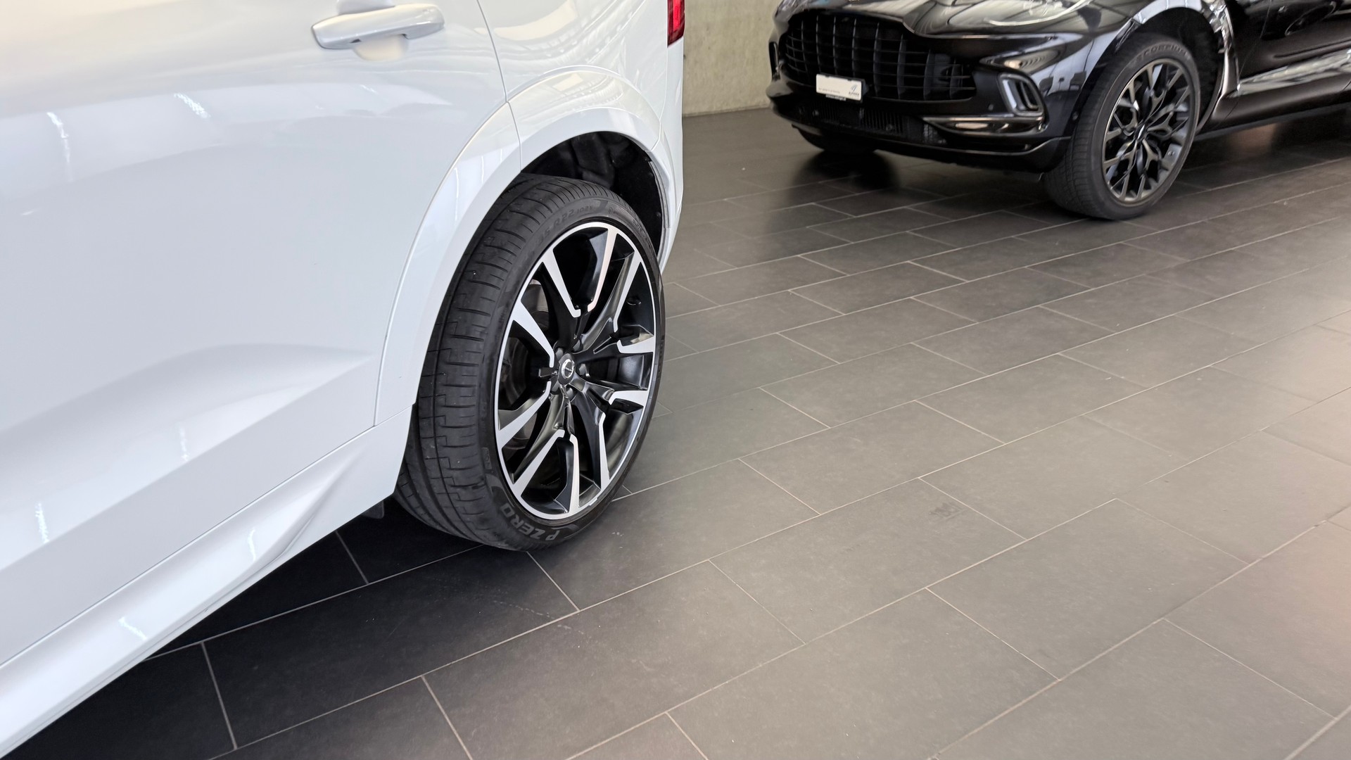 VOLVO XC60 2.0 T8 TE R-Design eAWD-image-8