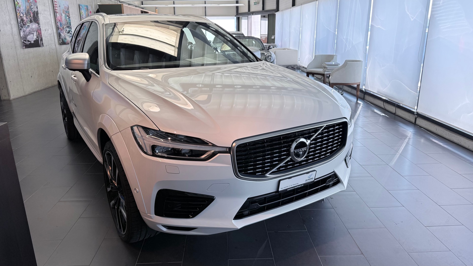 VOLVO XC60 2.0 T8 TE R-Design eAWD-image-1