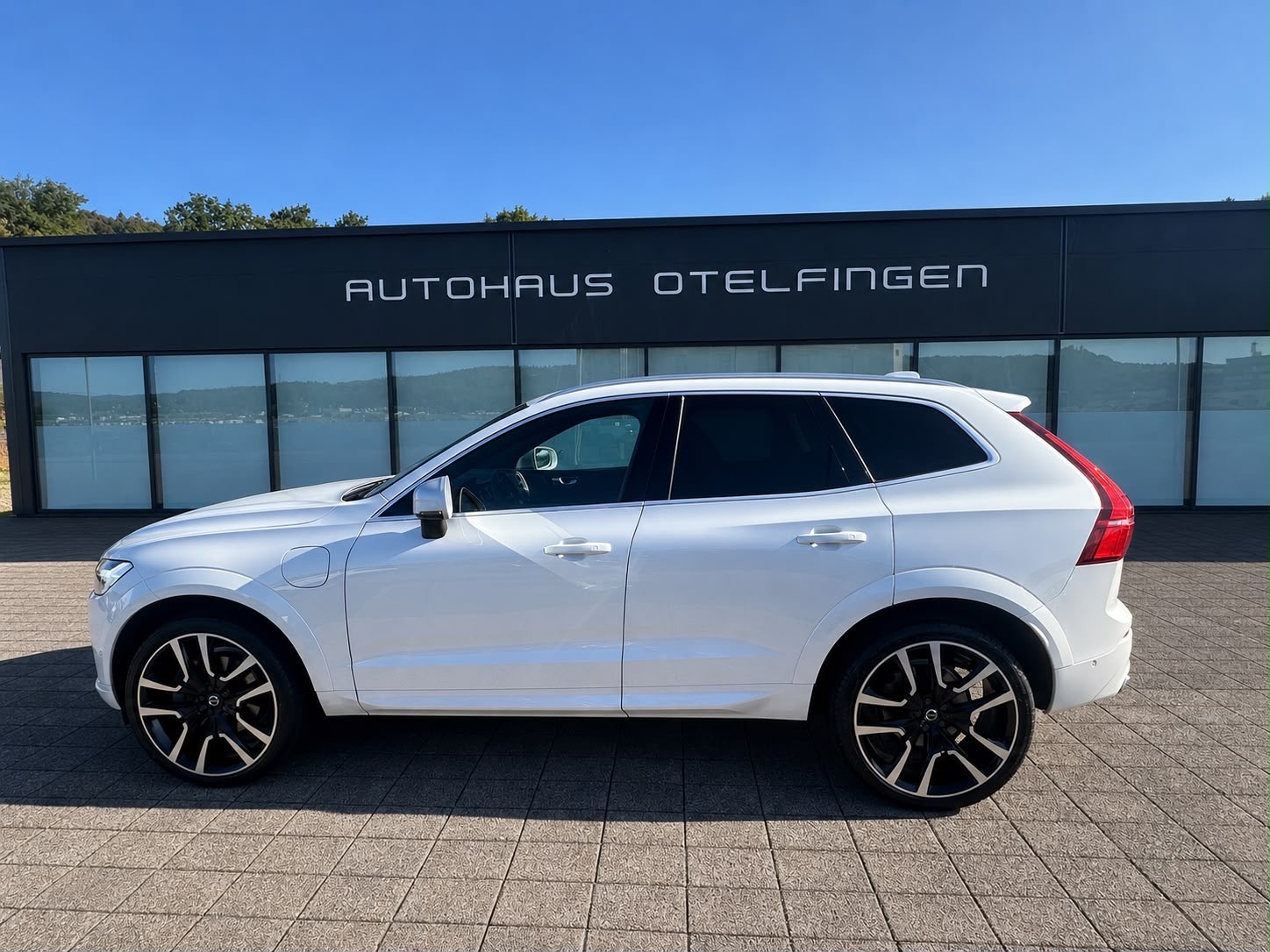VOLVO XC60 2.0 T8 TE R-Design eAWD-image-0