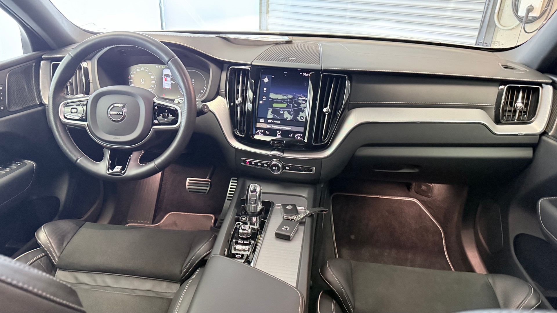 VOLVO XC60 2.0 T8 TE R-Design eAWD-image-22