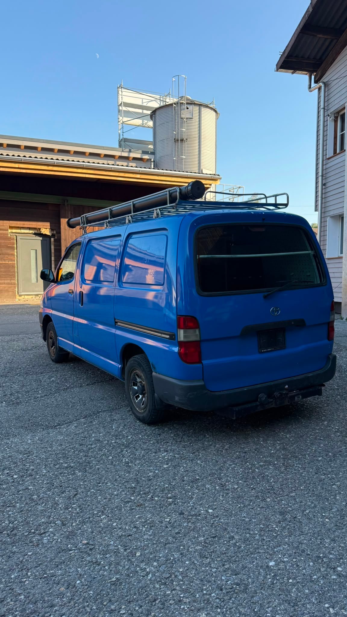 TOYOTA HI-ACE-image-2