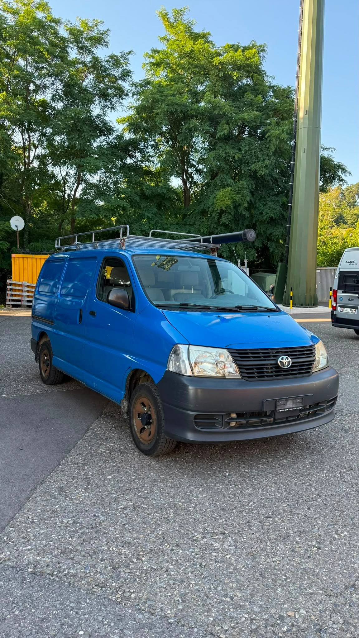 TOYOTA HI-ACE-image-0