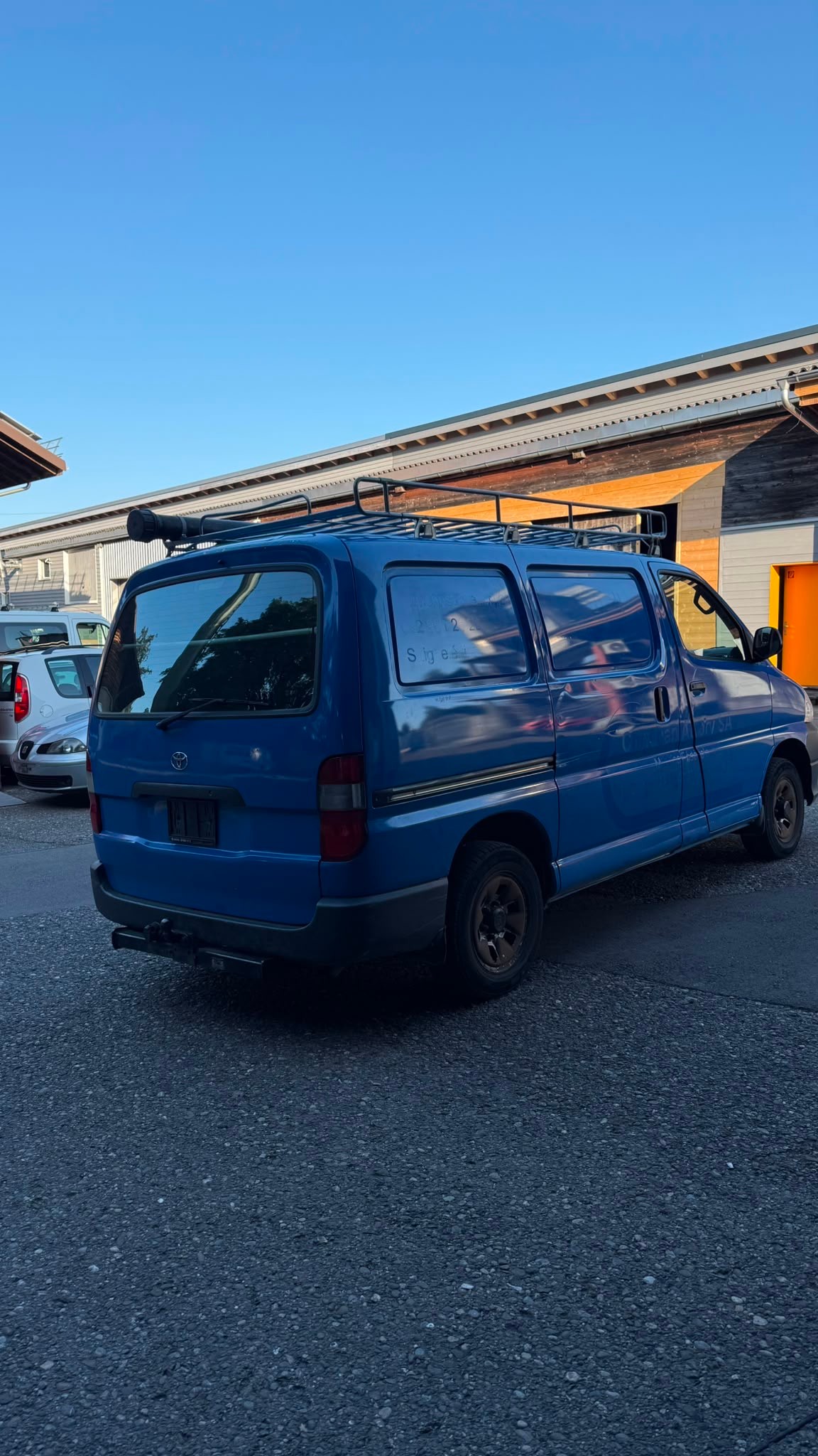 TOYOTA HI-ACE-image-3